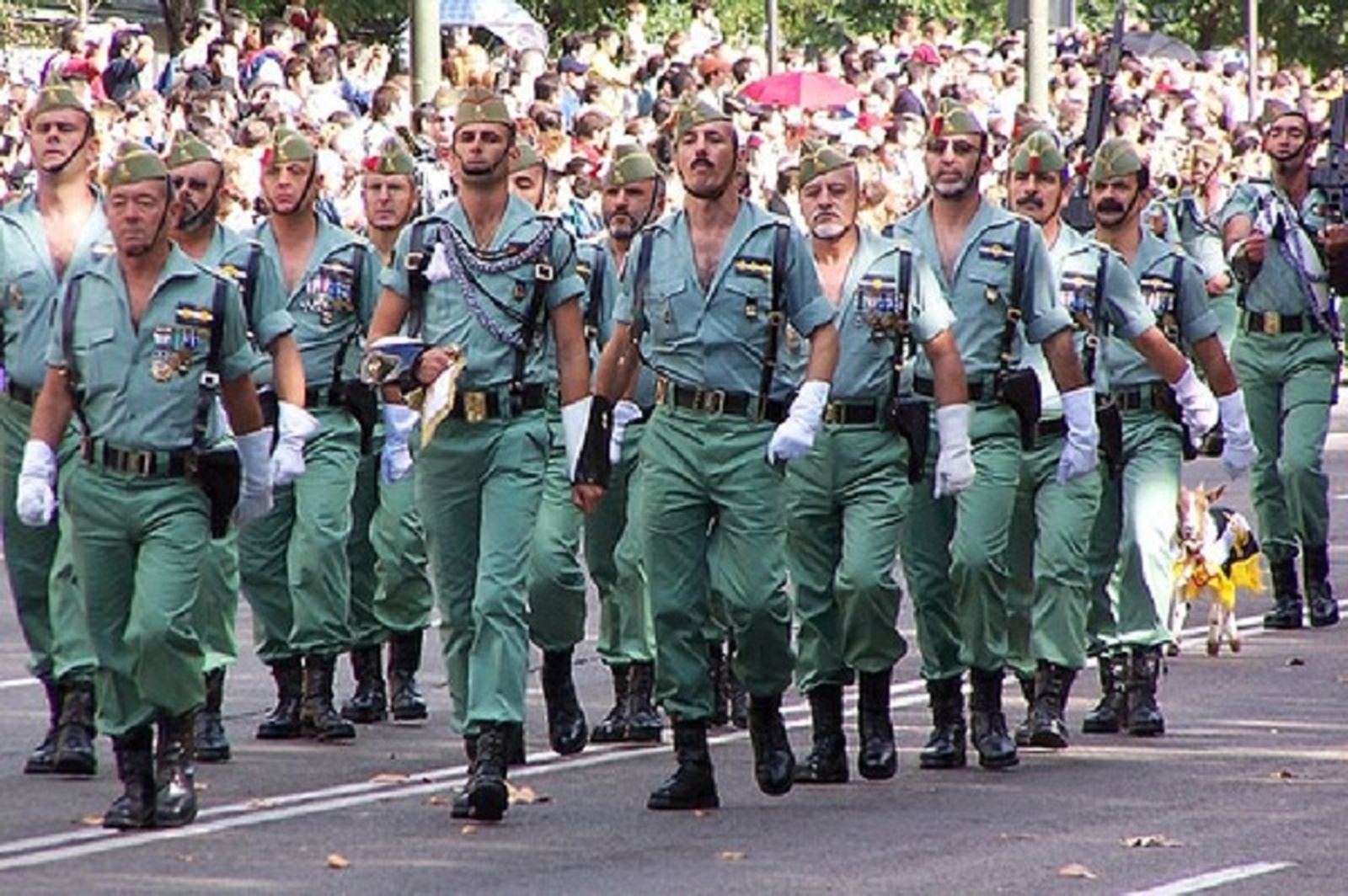 La Legión participando en el desfile con motivo de la Fiesta Nacional. / FOTO CEDIDA