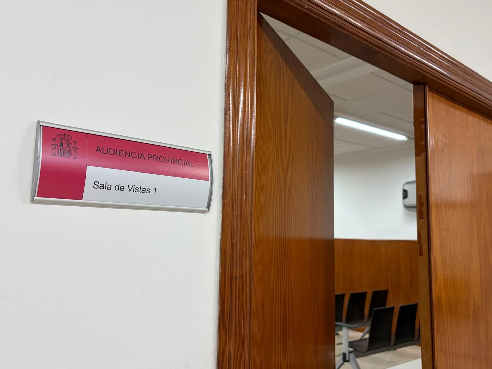 La sala de vistas de la Audiencia Provincial de Cádiz, con sede en Ceuta, este jueves durante las excusas del jurado.