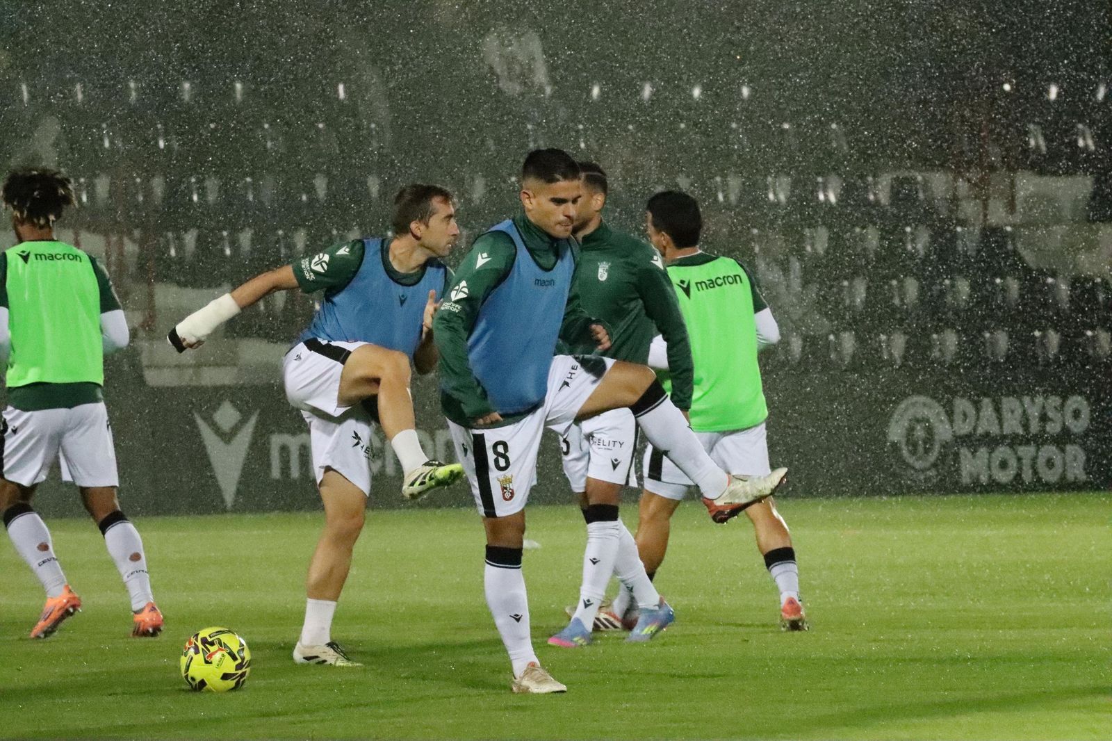 Ganas de fútbol: la hinchada ceutí se acerca al Murube