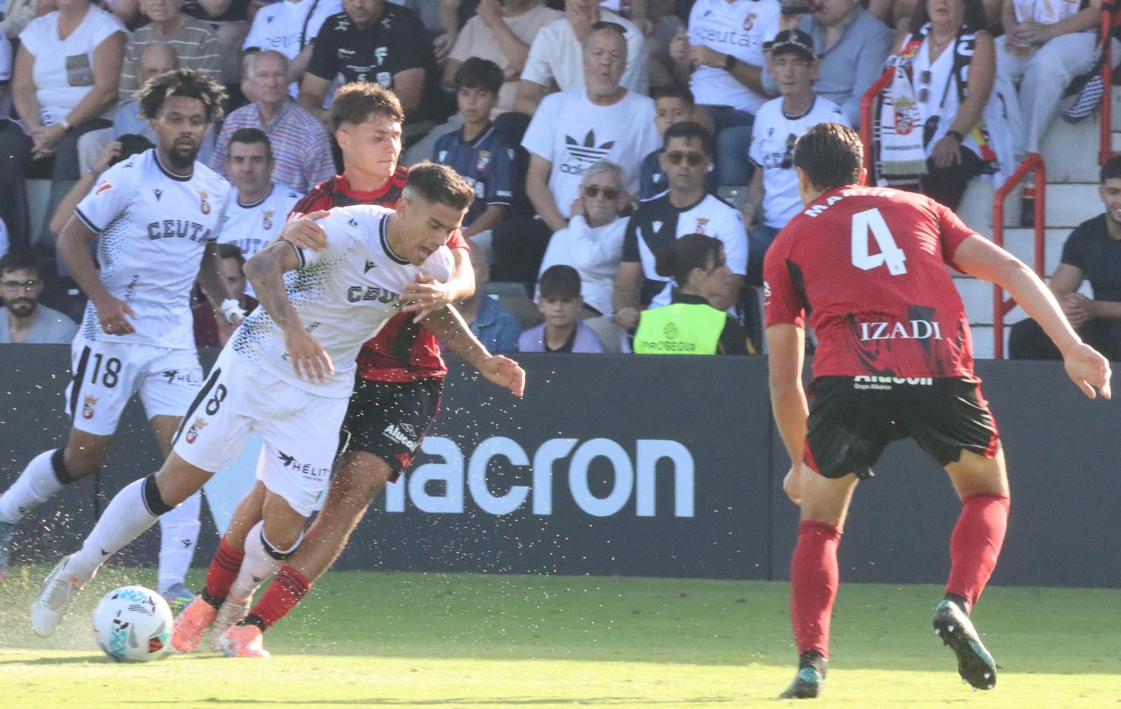 El Ceuta pone la directa ante el Mirandés: resumen en fotos