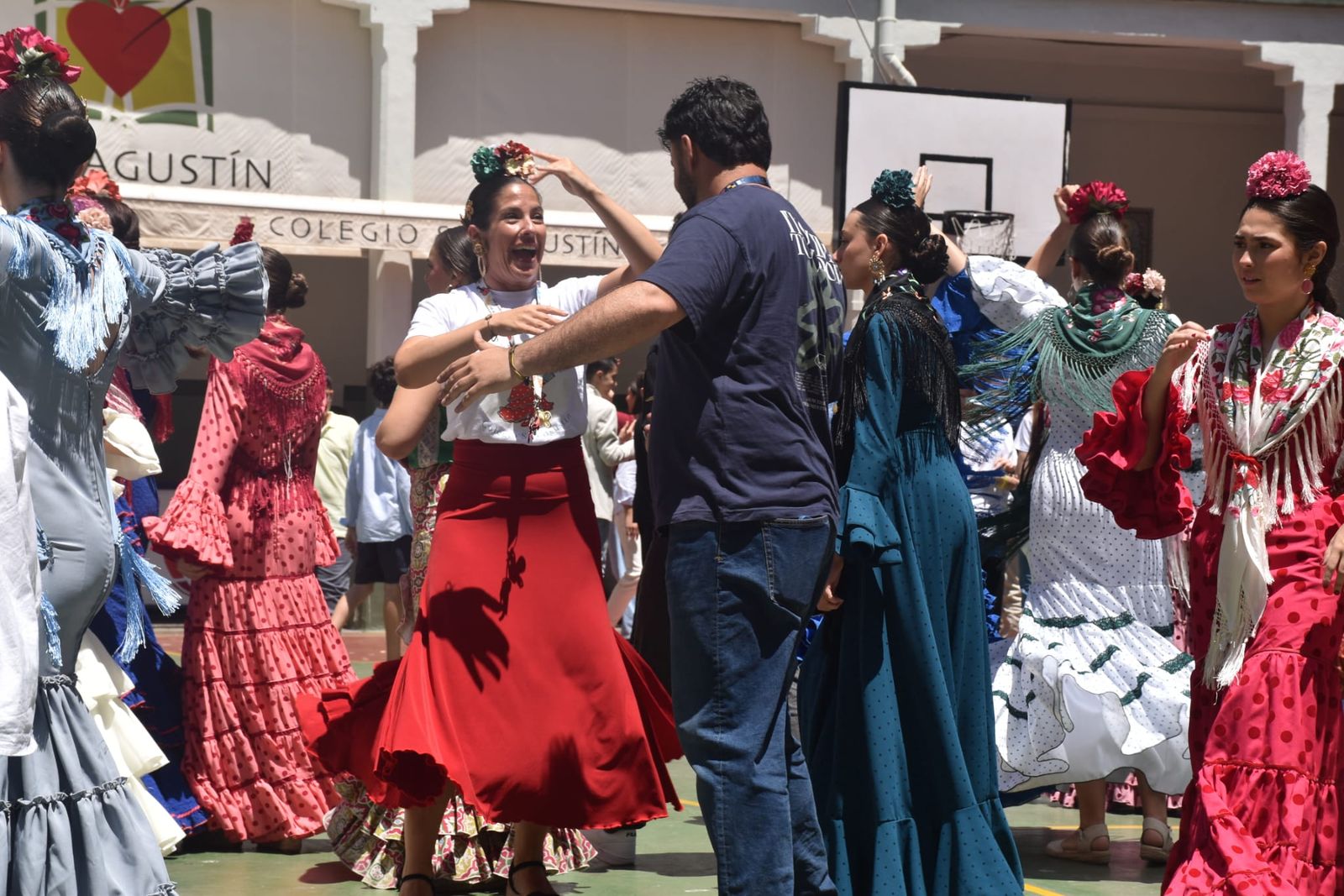 El Colegio de San Agustín disfruta de una feliz jornada solidaria con su Cruz de Mayo