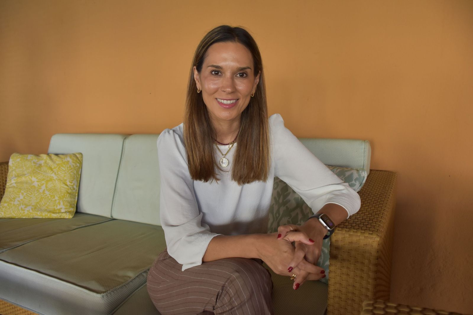 La portavoz nacional de Familia de Vox, Ainhoa García, durante una entrevista concedida a El Pueblo en el Parador La Muralla