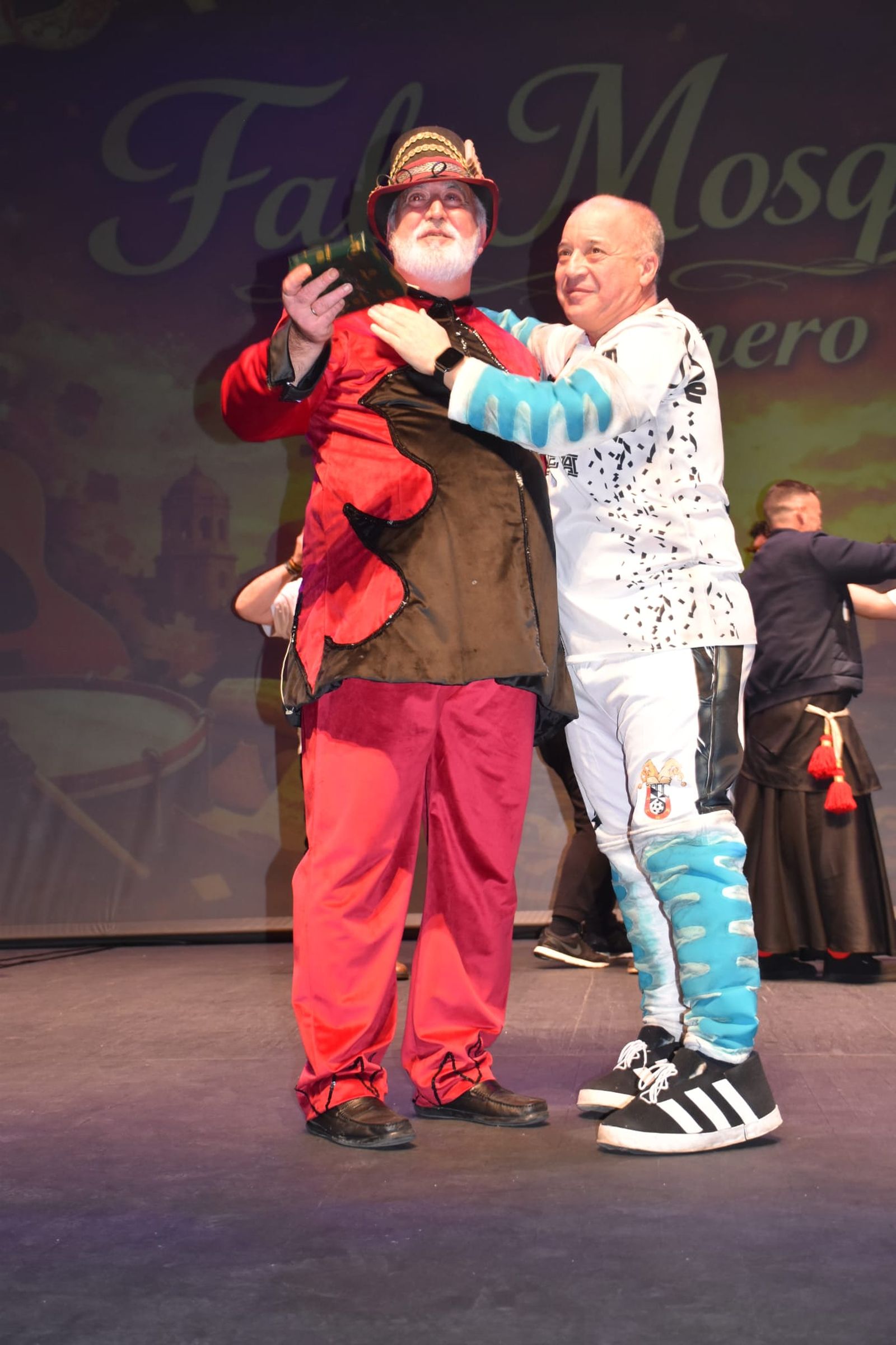 Mosquera emociona a Ceuta cantándole a la 'señora que es igual a Cádiz'