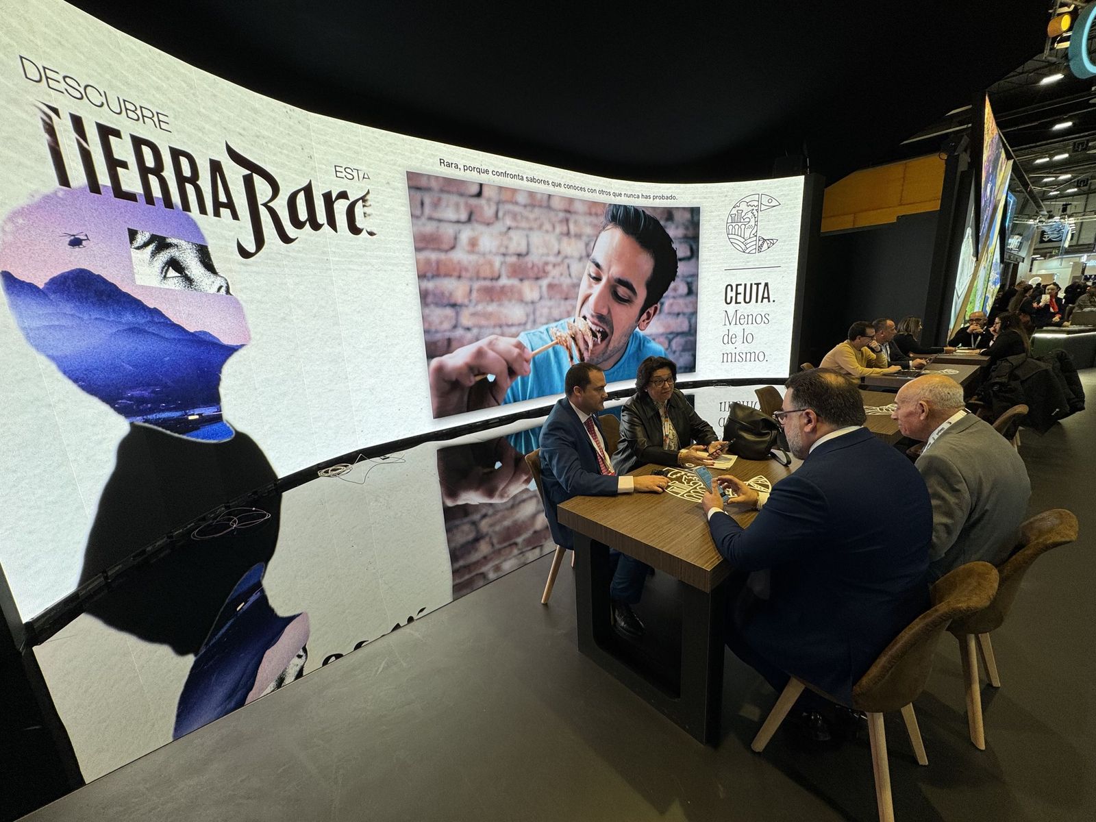 Ceuta inicia su participación en FITUR asistiendo al homenaje a las víctimas de Adamuz en el stand de Andalucía