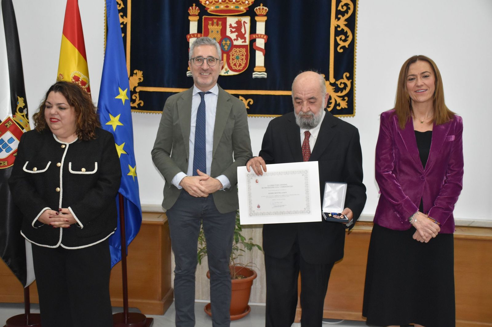 Protección Civil rreconoce el éxito de la OPE con la entrega de sus Medallas
