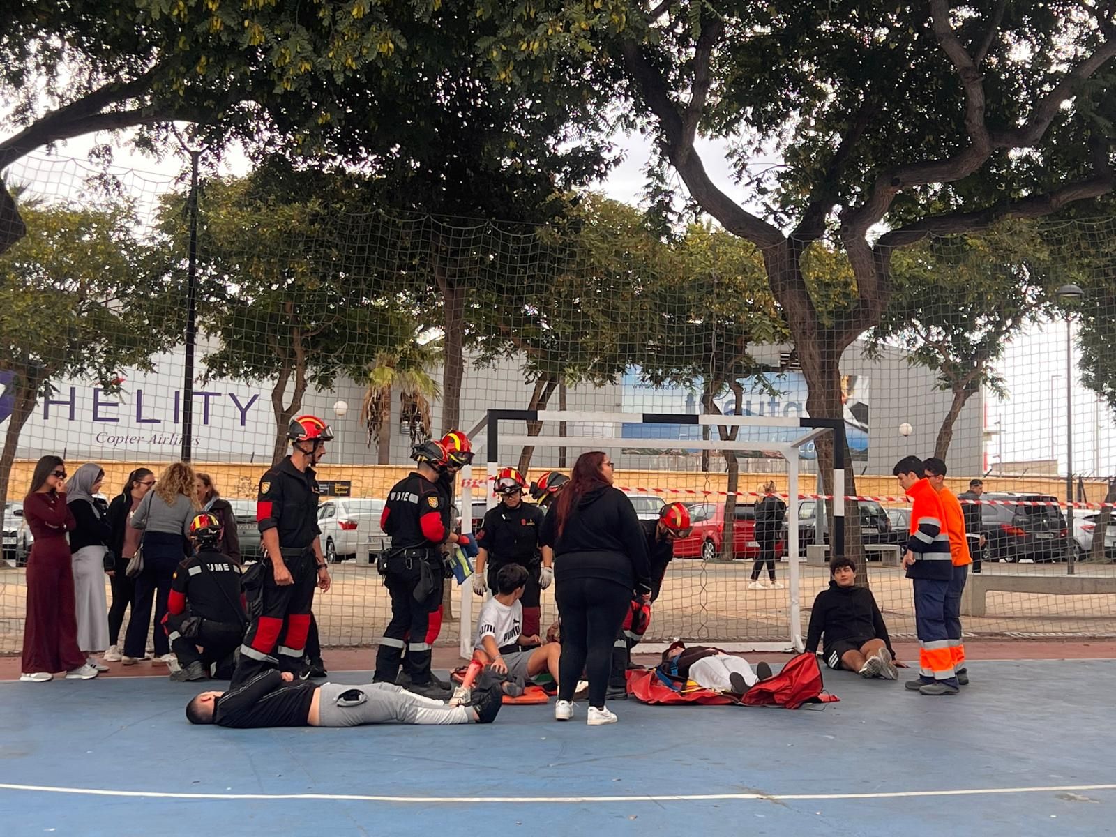 FOTOGALERÍA | Así fue el espectacular simulacro de la UME en el Parque Juan Carlos I