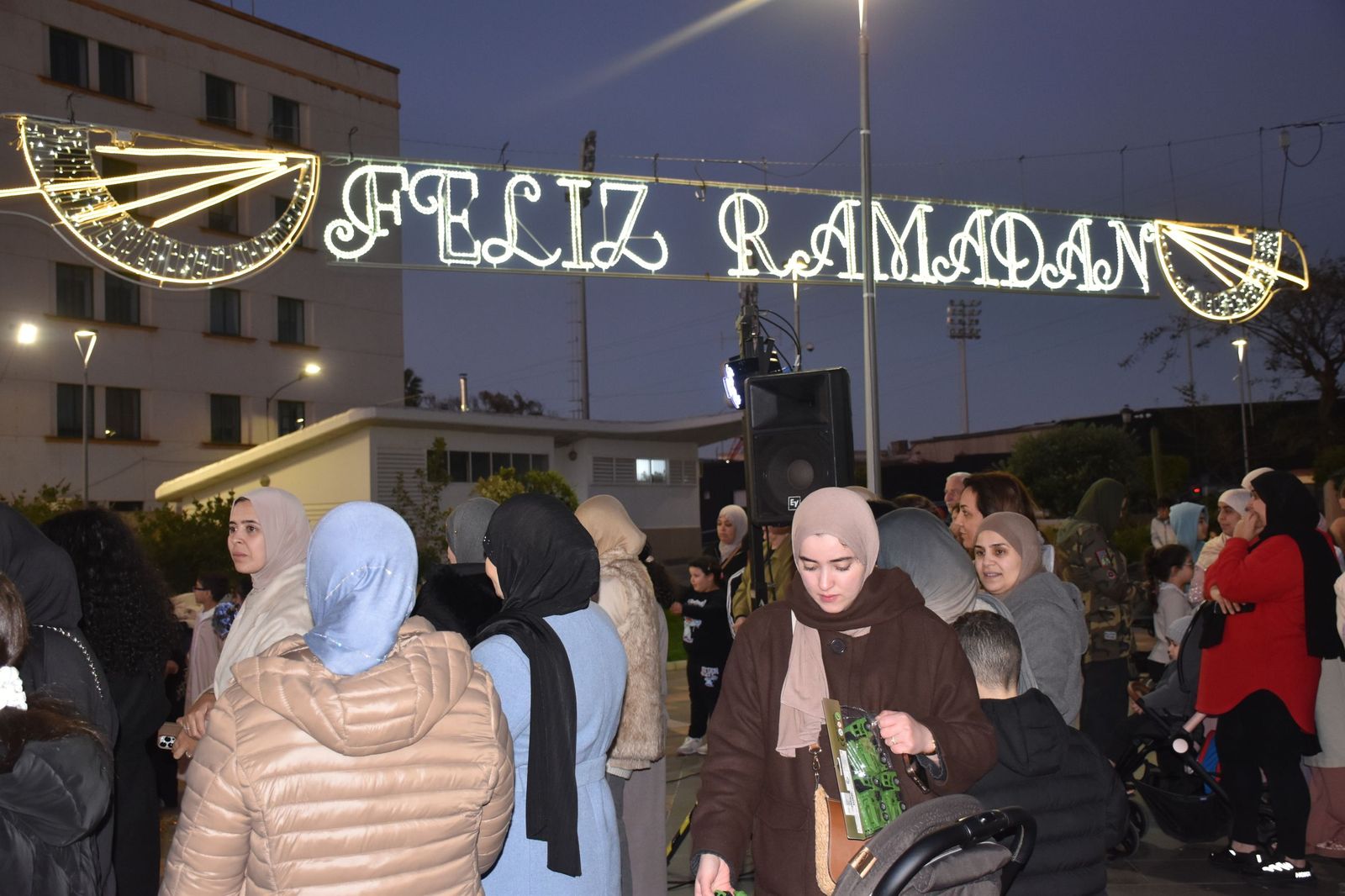 Ceuta ya luce su alumbrado por Ramadán