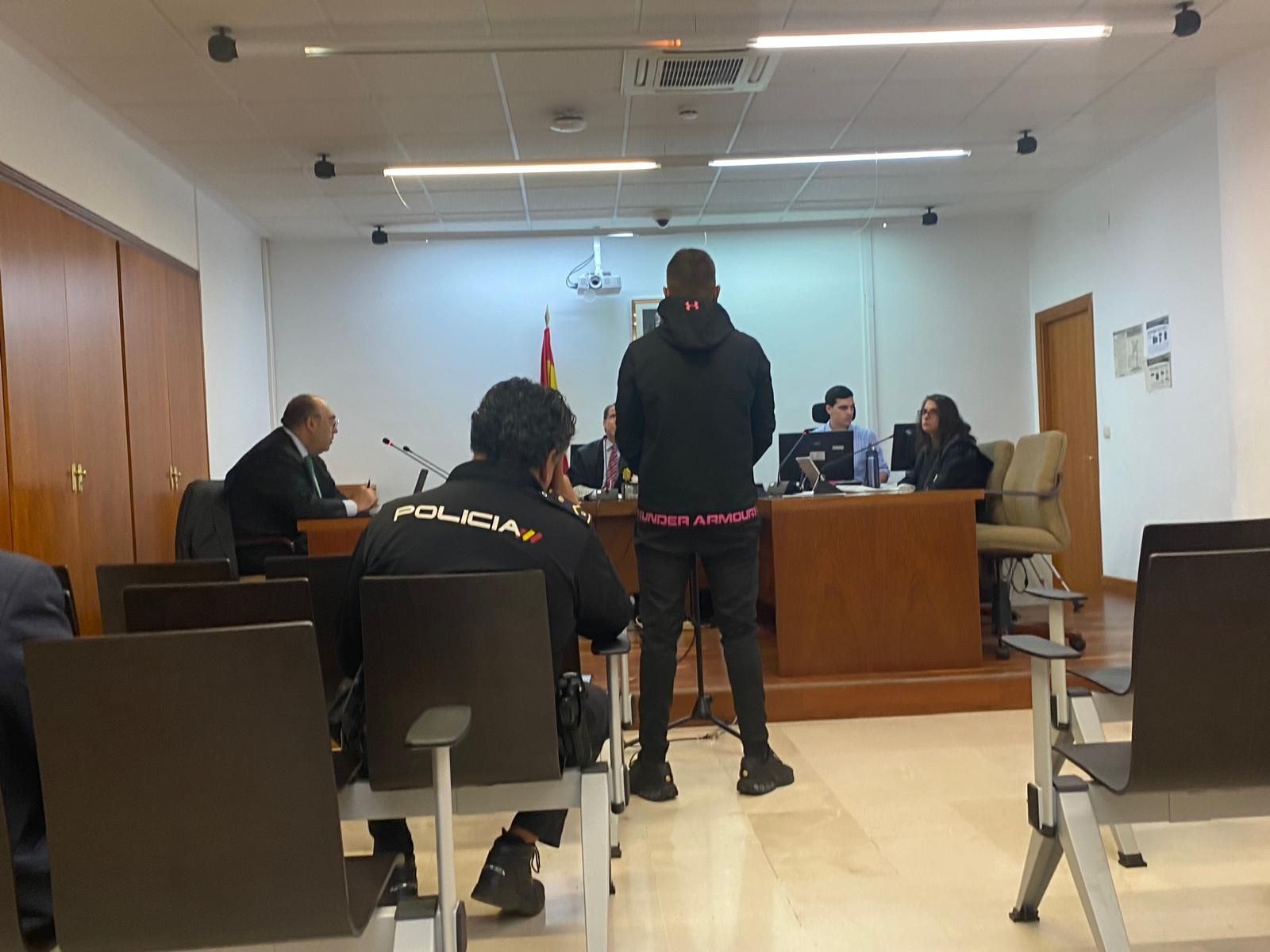 S.H.M. reconoce los hechos ante el tribunal.
