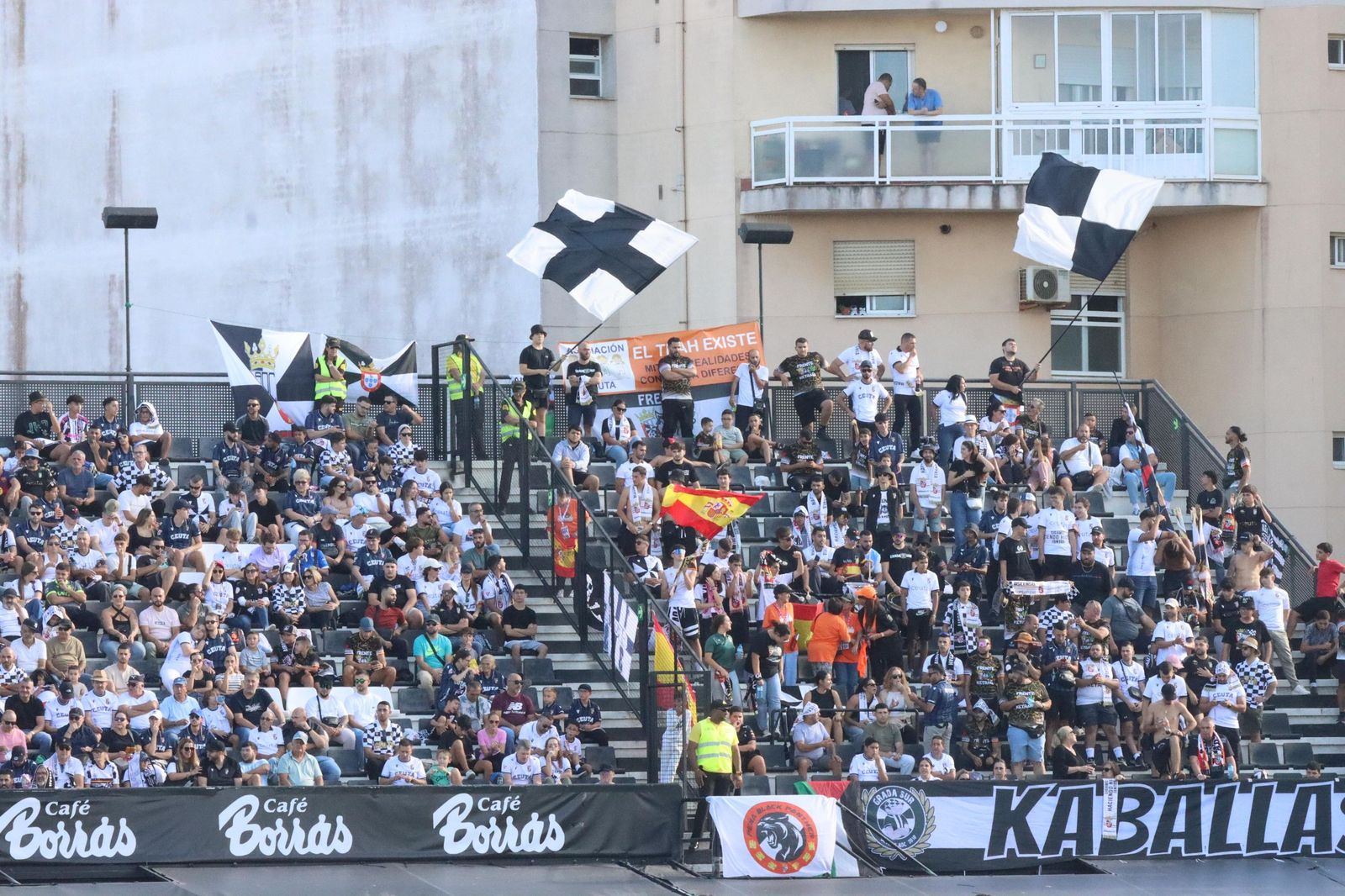 El Ceuta pone la directa ante el Mirandés: resumen en fotos