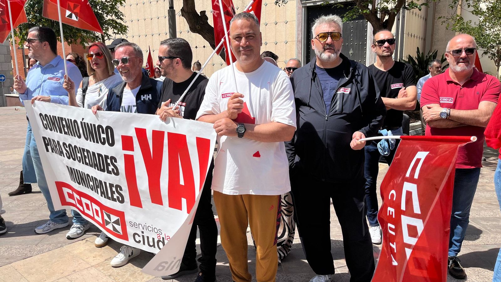 Manifestantes exigen un convenio único para las sociedades municipales