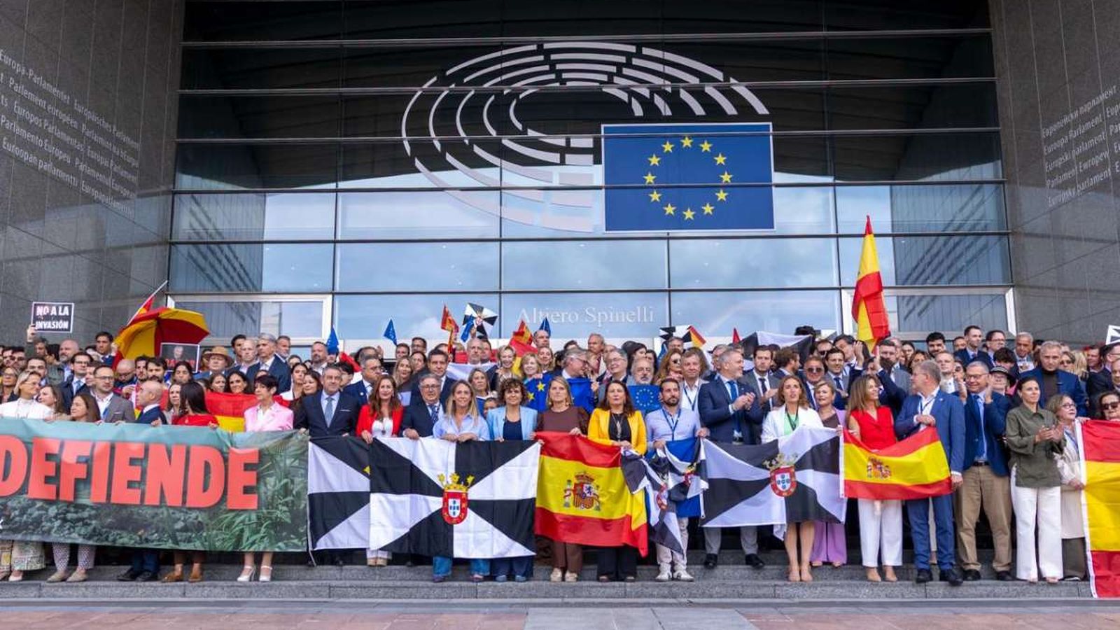 La presencia del presidente en Bruselas recibe el respaldo mayoritario del Parlamento Europeo y una destacada cobertura de los principales medios internacionales
