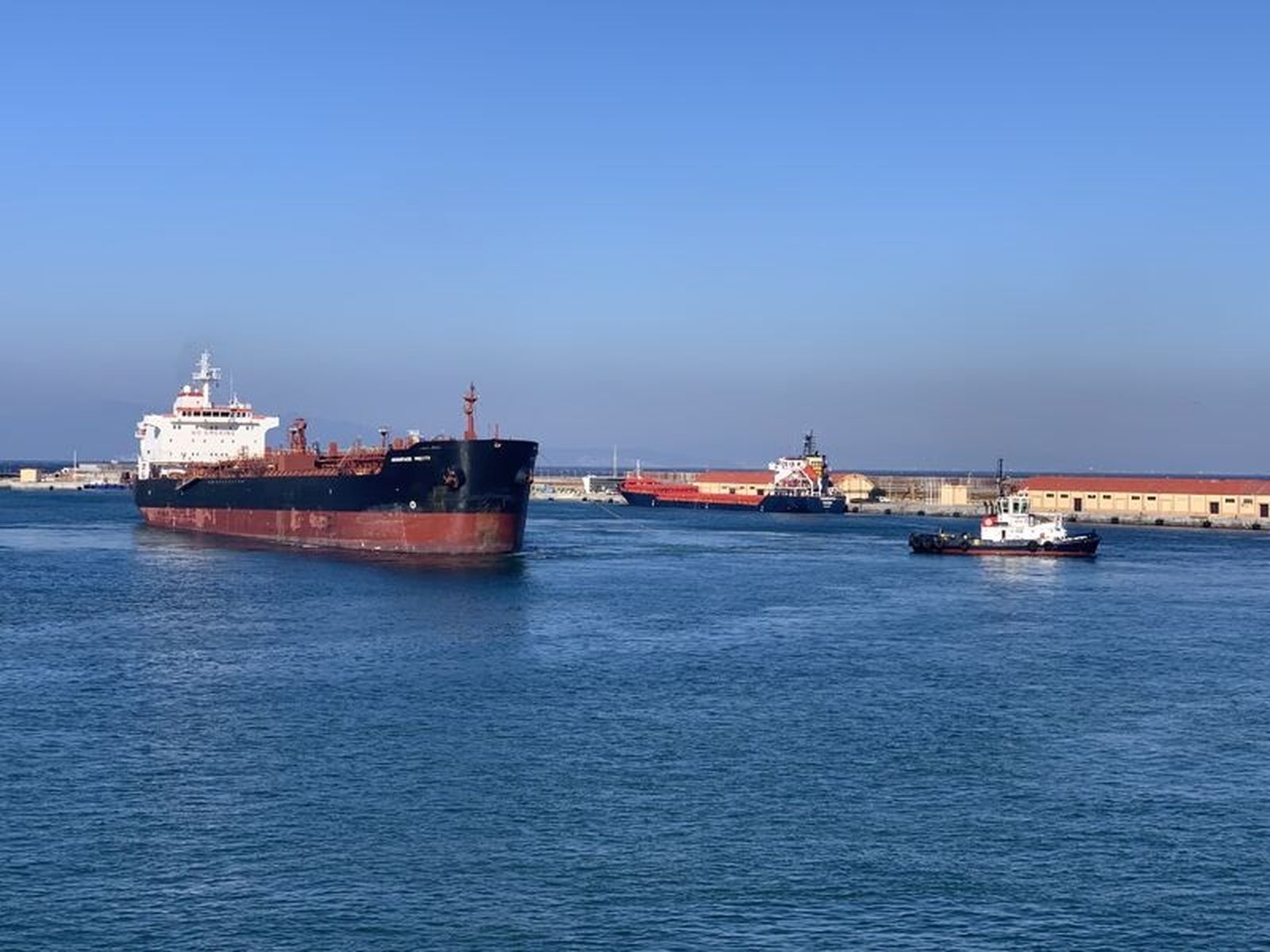 El Puerto de Ceuta acoge su primera operación de limpieza de casco