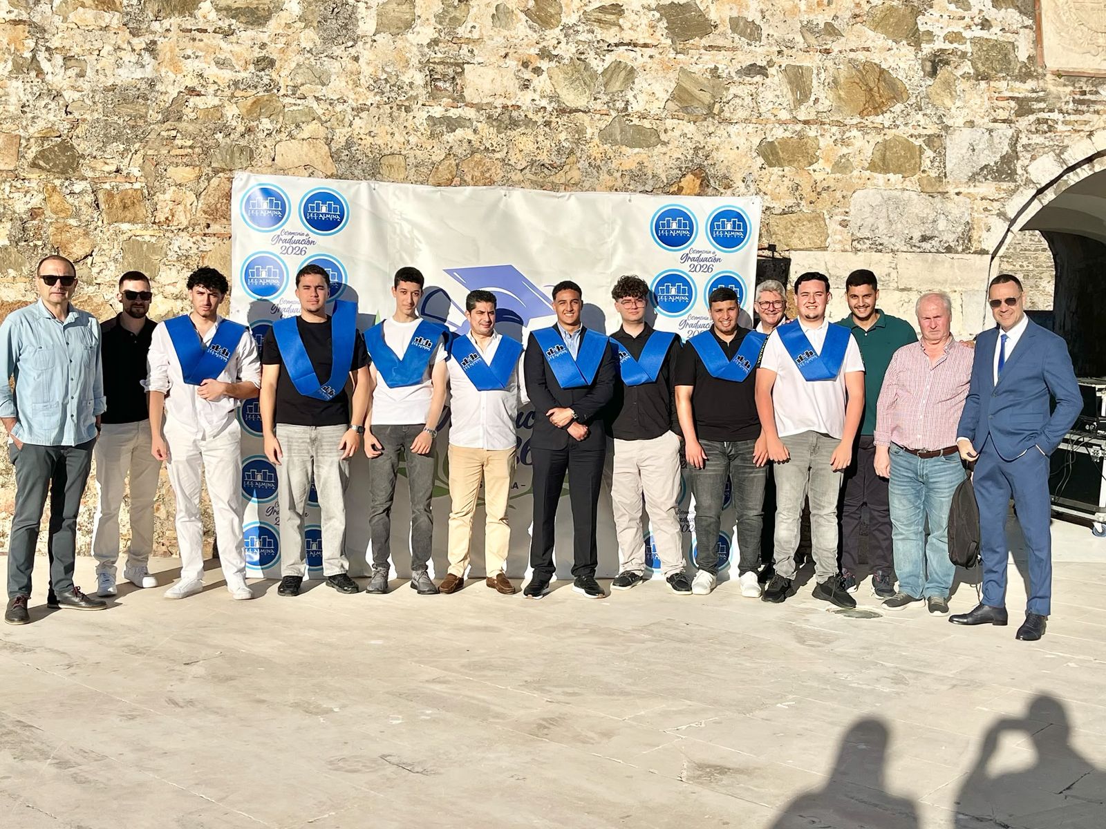 El Almina celebra un multitudinario acto de graduación de 300 alumnos
