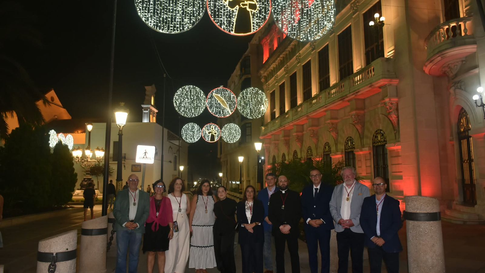 La presentación del cartel y el encendido del alumbrado dan paso a los cultos en honor a San Daniel