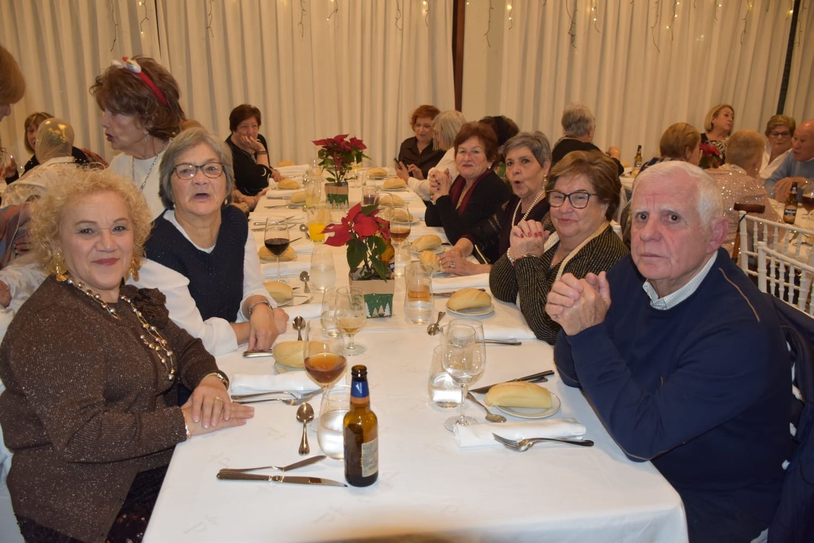 La Navidad abraza a los mayores en ‘La Muralla’ con una cena llena de música y diversión