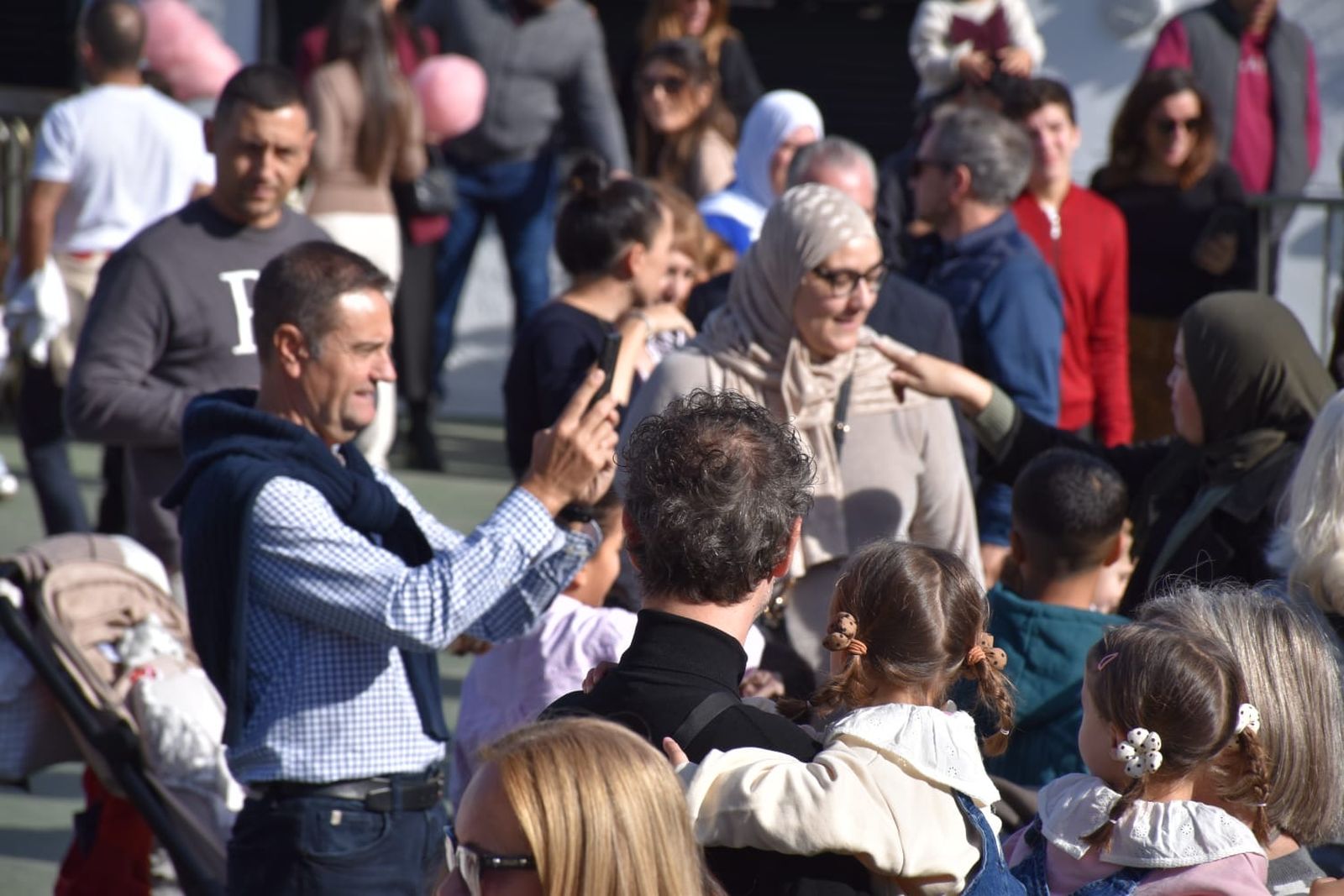 La Navidad llega a la Marina con una fiesta infantil
