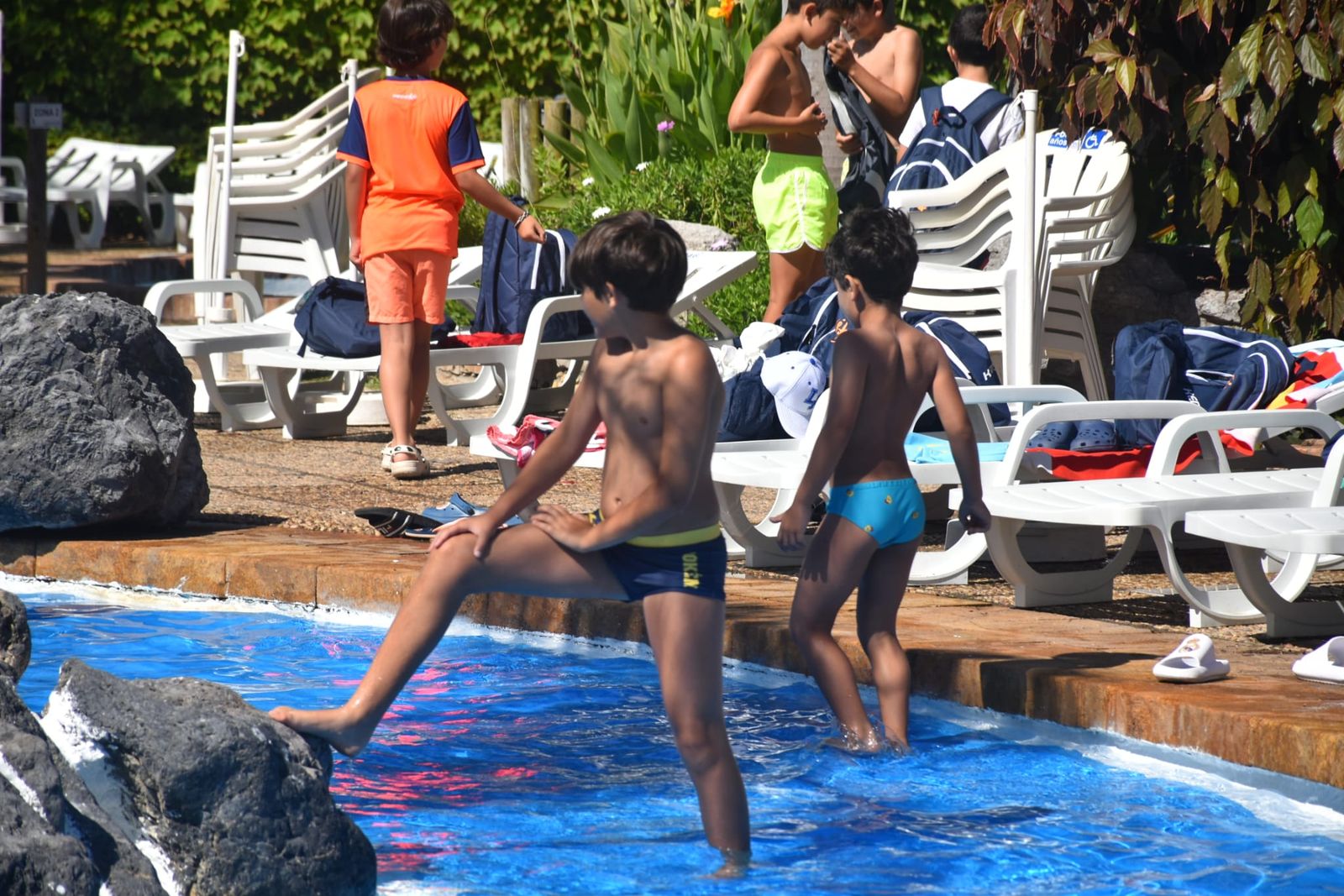 El Campus de Verano Emilio Cózar disfruta de una refrescante jornada en el Parque Marítimo