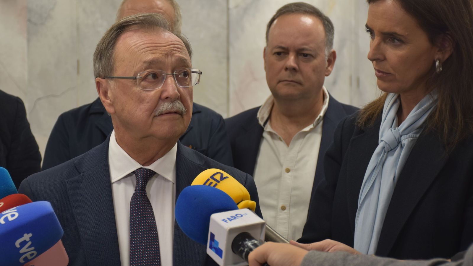 El presidente de Ceuta junto a la vicesecretaria de Sanidad del PP en la comparecencia de este viernes