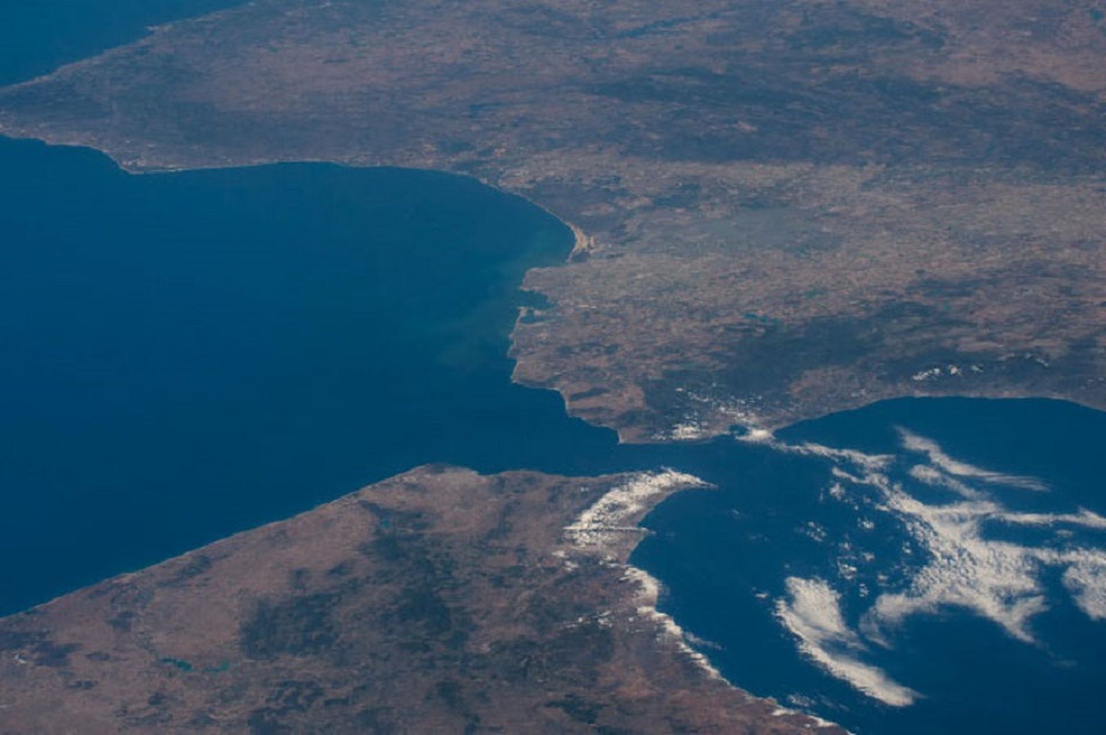 Vista aerea del Estrecho /  Archivo