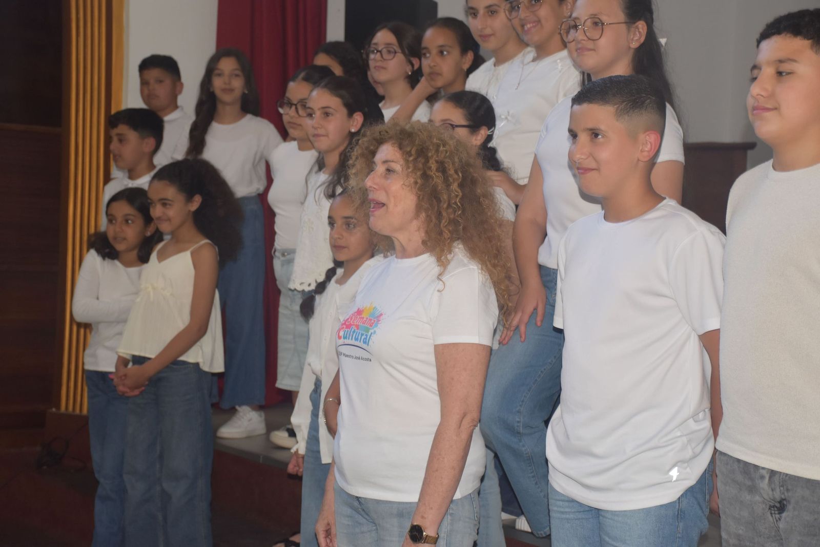 Simpática y colorida selva para poner fin a la Semana Cultural del 'José Acosta'