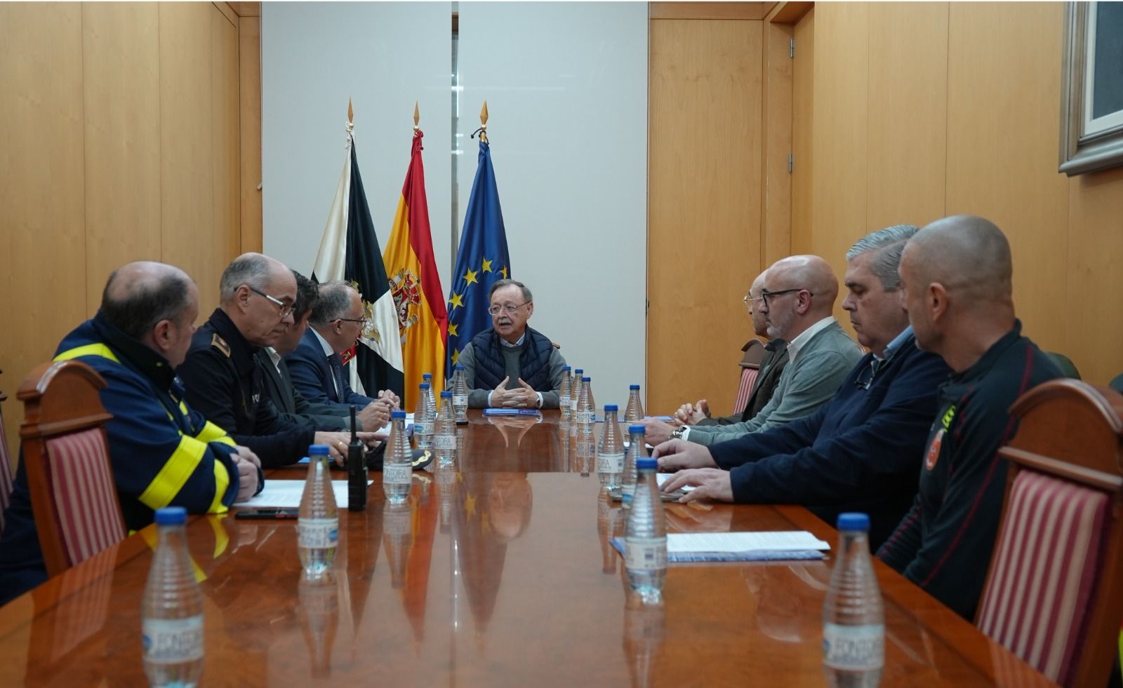 Momento de la reunión de Vivas con los servicios de emergencia