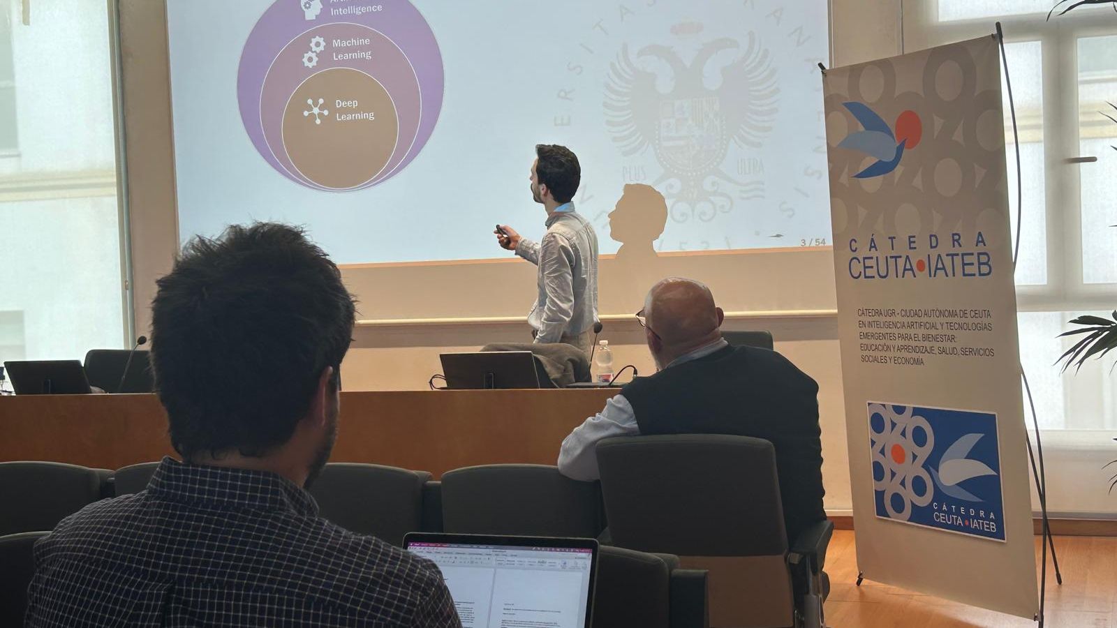 Conversatorio ofrecido por el profesor de la UGR Víctor Campello