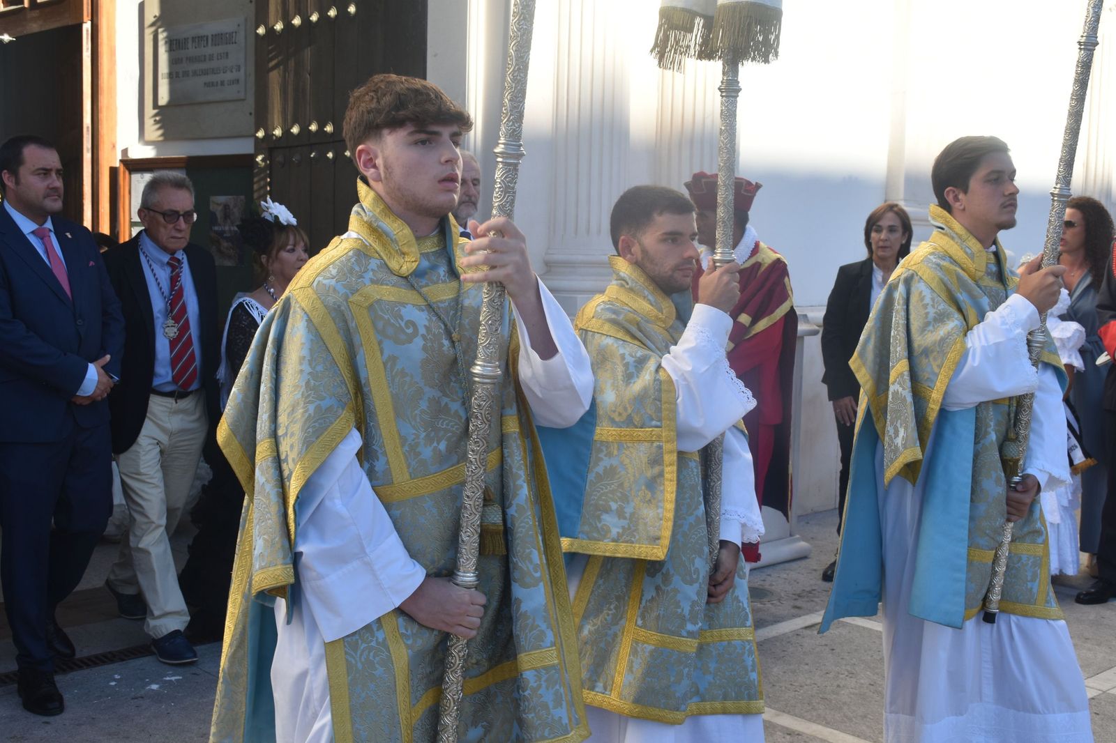 La Virgen de África emociona a Ceuta en una procesión para la historia
