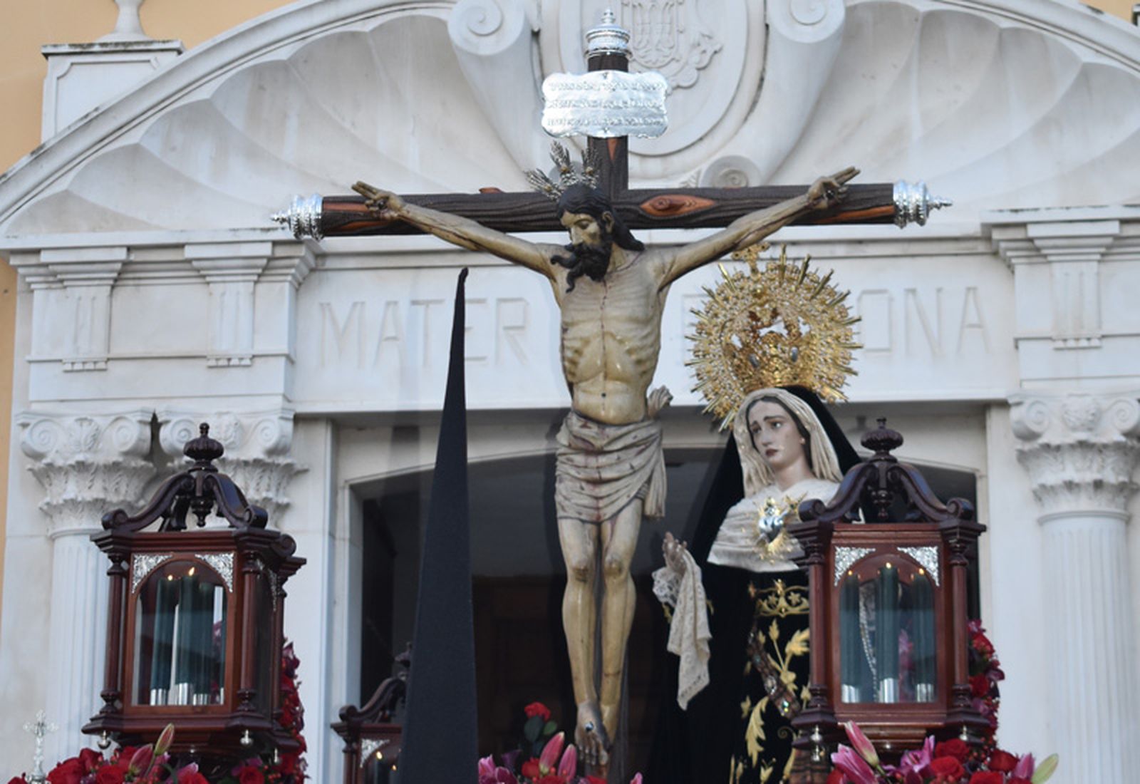Hermandad de Nazarenos del Santísimo Cristo de la Vera Cruz y Nuestra Señora del Desamparo./ FOTO EL PUEBLO