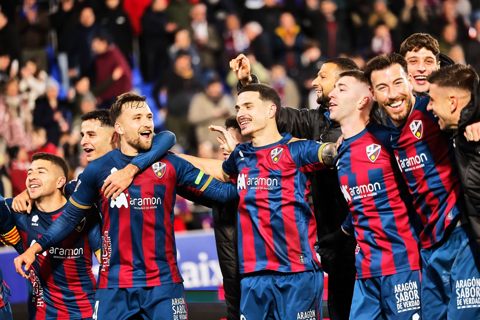 SD Huesca celebrando un triunfo