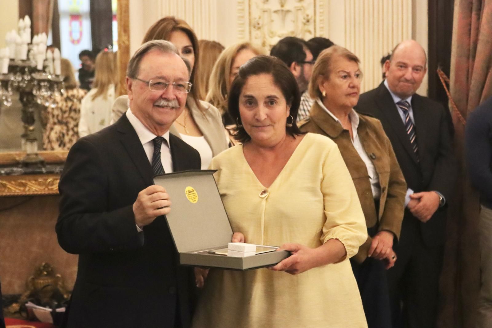 Acto de entrega de reconocimientos por el Día del Funcionario en el Salón del Trono