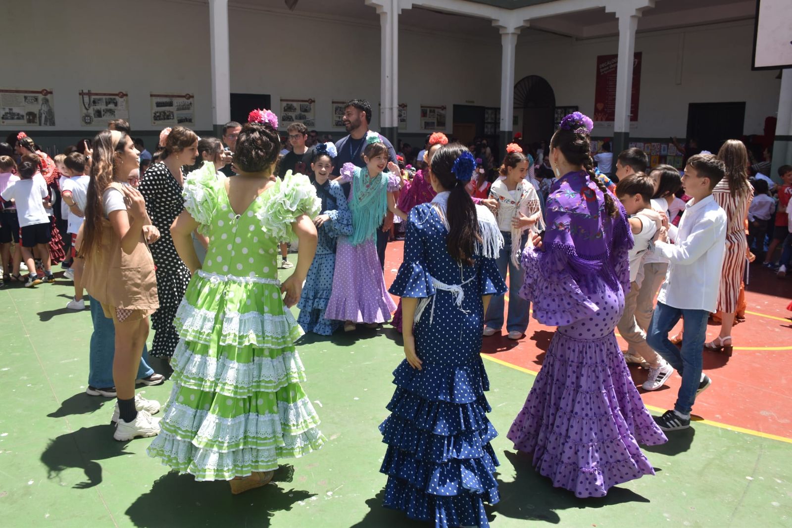 El Colegio de San Agustín disfruta de una feliz jornada solidaria con su Cruz de Mayo