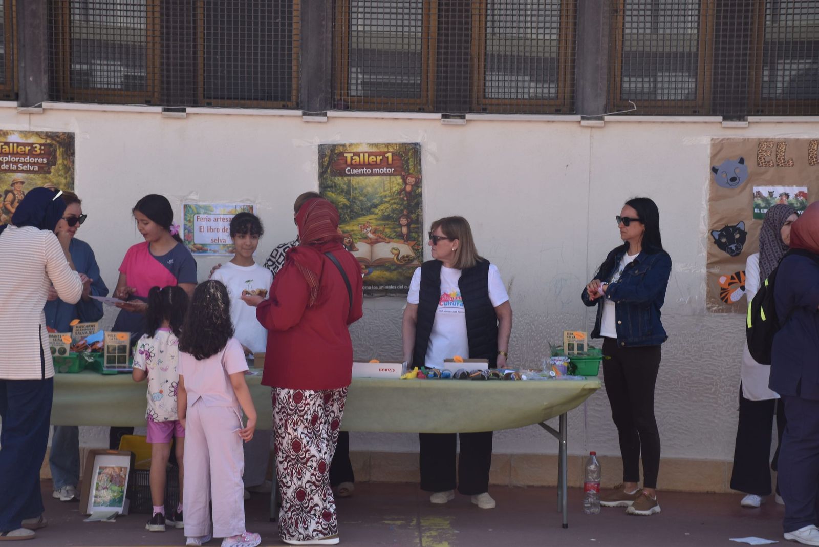 Simpática y colorida selva para poner fin a la Semana Cultural del 'José Acosta'