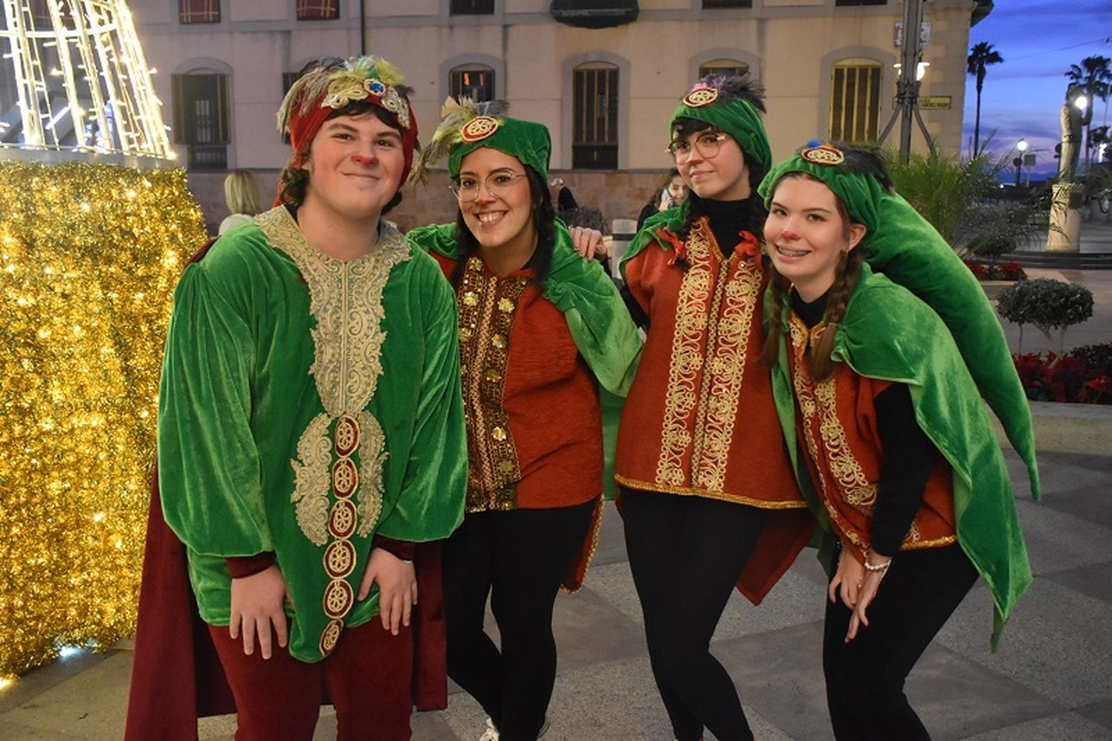 Los duendes de  `Tic tac Teatro´ acompañaron a los emisarios reales / FOTO G.S.