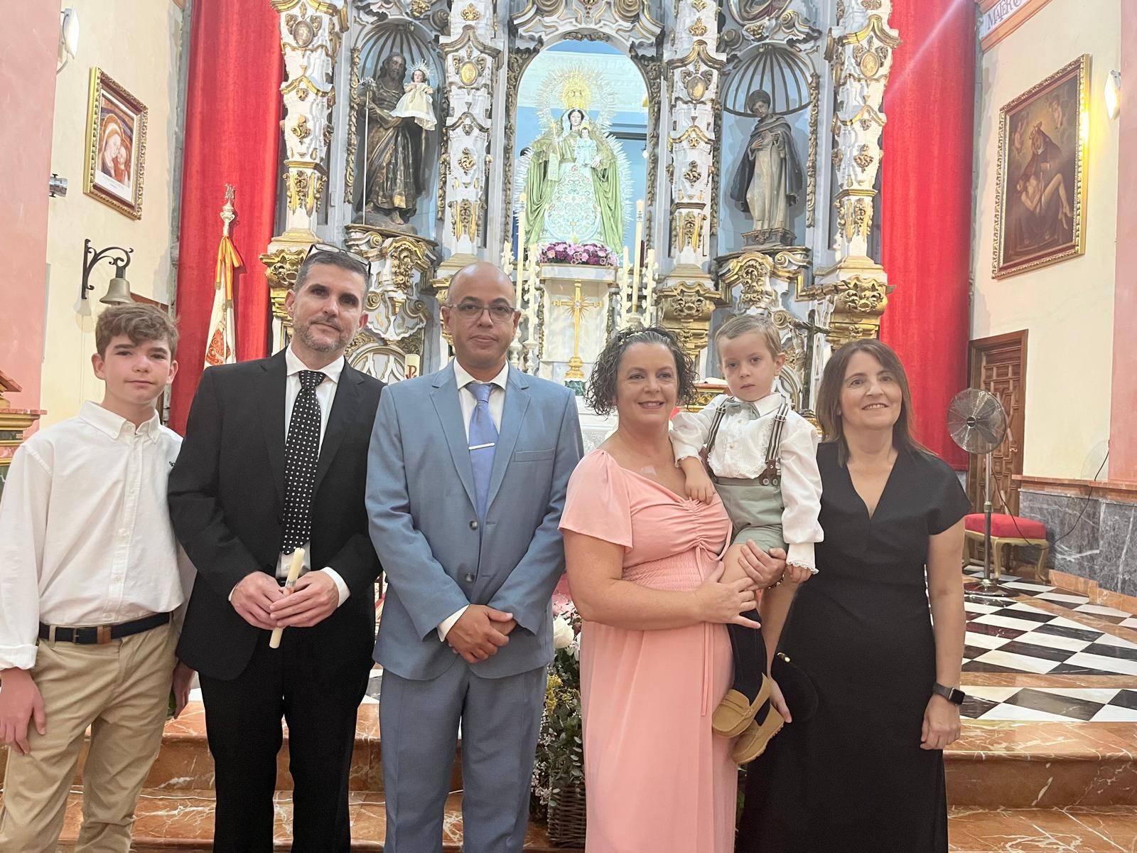 Fabián y Alba reciben el sacramento del bautismo