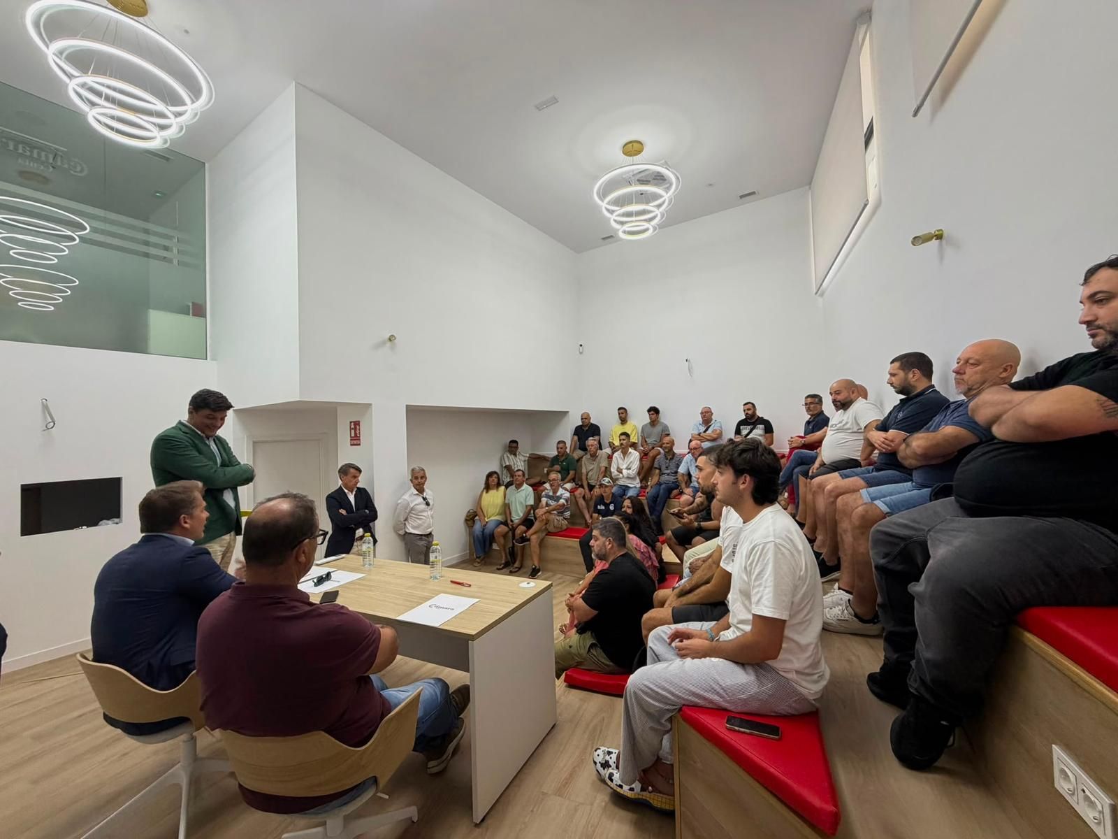Momento de la reunión de los hosteleros