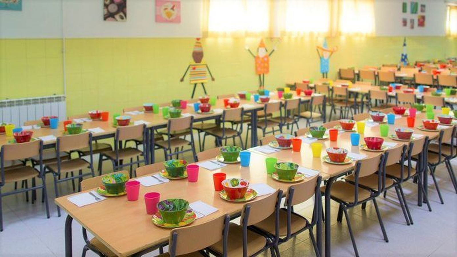 Un comedor preparado en un colegio de Ceuta. / FOTO EL PUEBLO