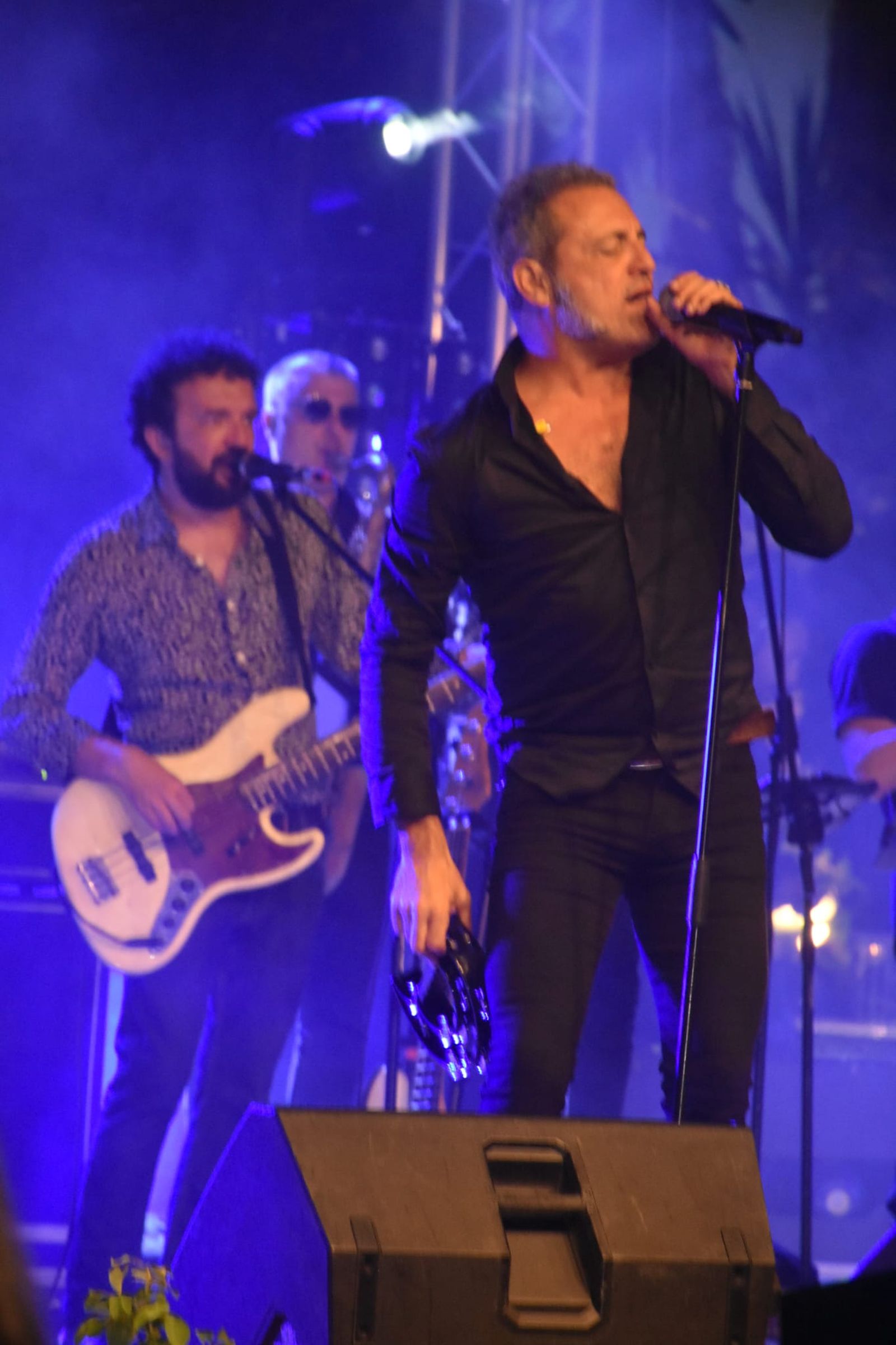M-Clan convierte Ceuta en un enorme escenario de rock con una noche para el recuerdo