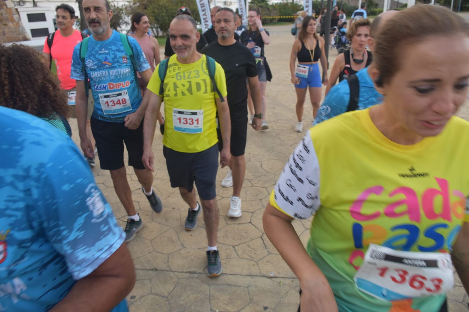 Decenas de senderistas llenan de luz y deporte la XVIII Marcha Nocturna Familiar de Ceuta
