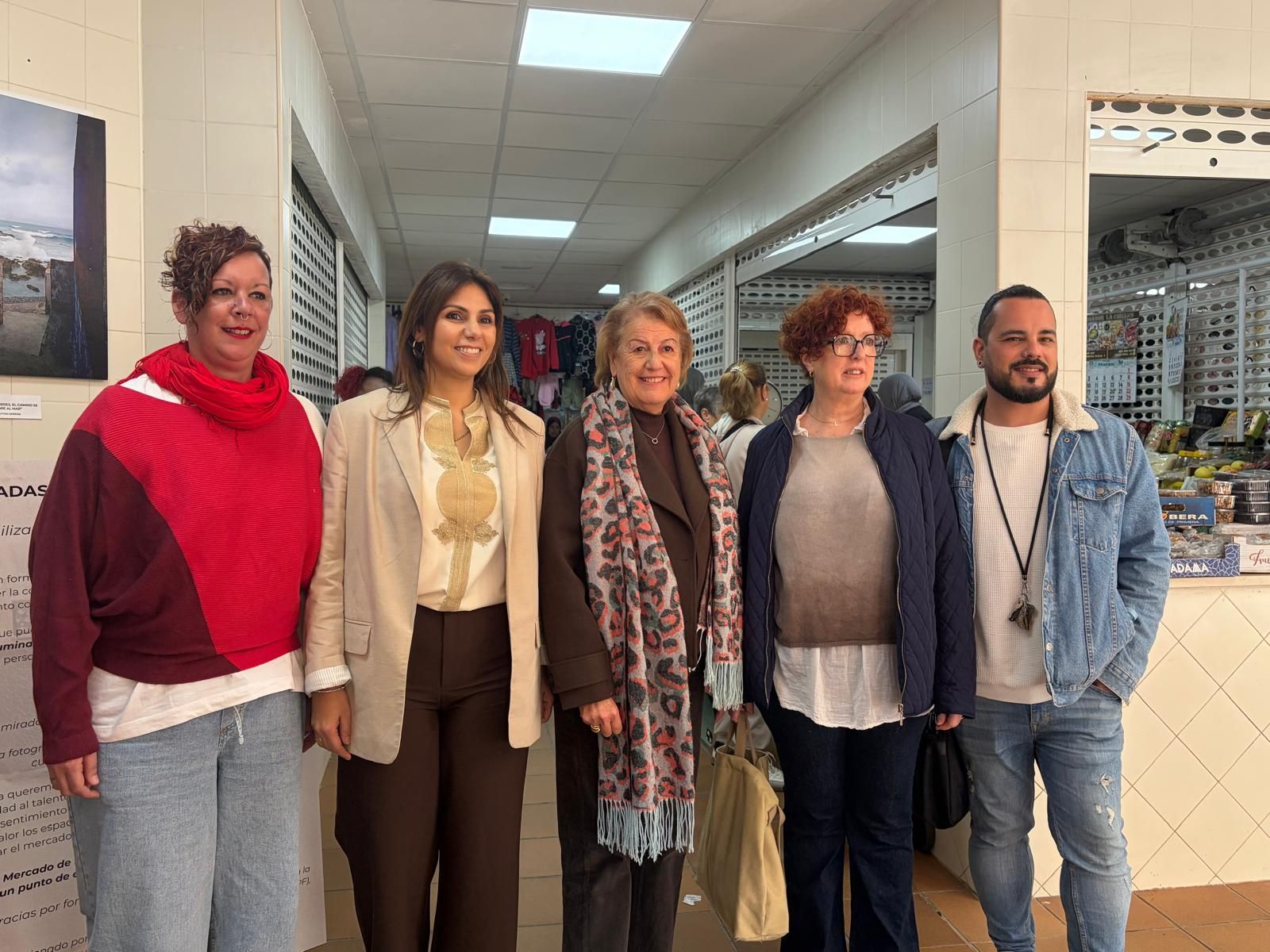 La exposición de fotos del proyecto Altaweia lleva “luz”, “orgullo” y “arte” al Mercado de Hadú