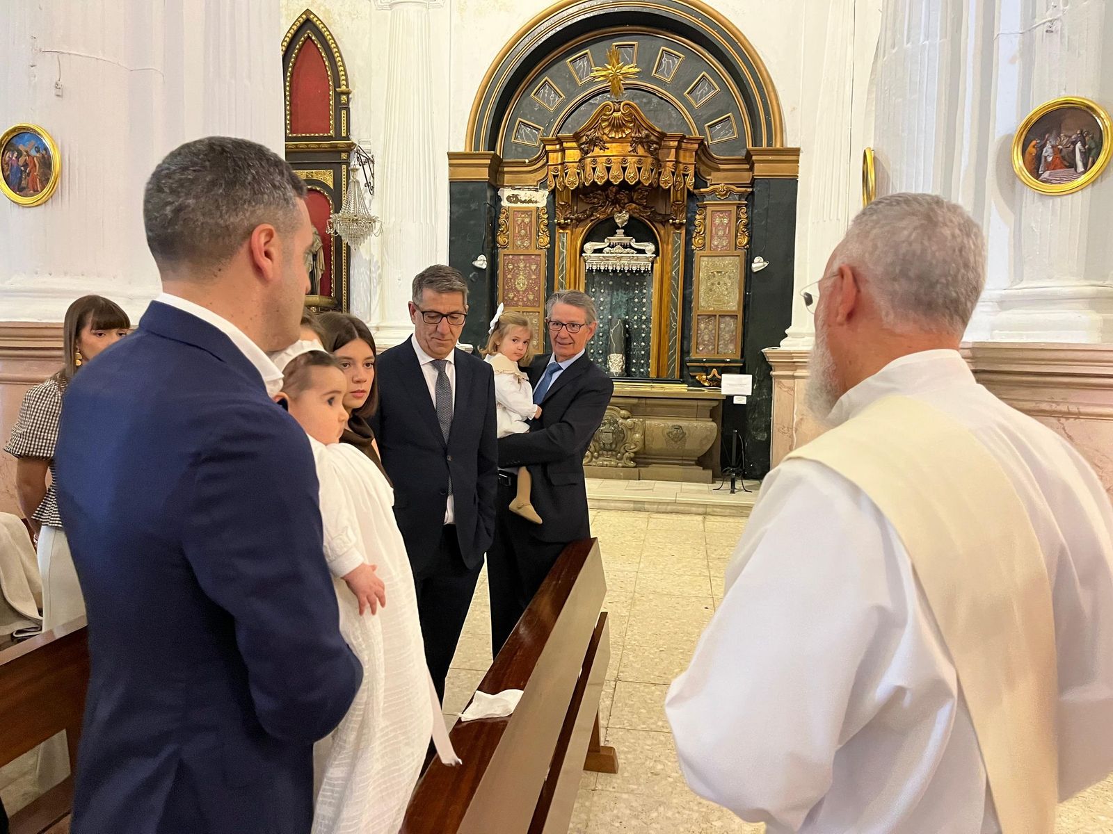 Carmen recibe el Sacramento del Bautismo en el Santuario