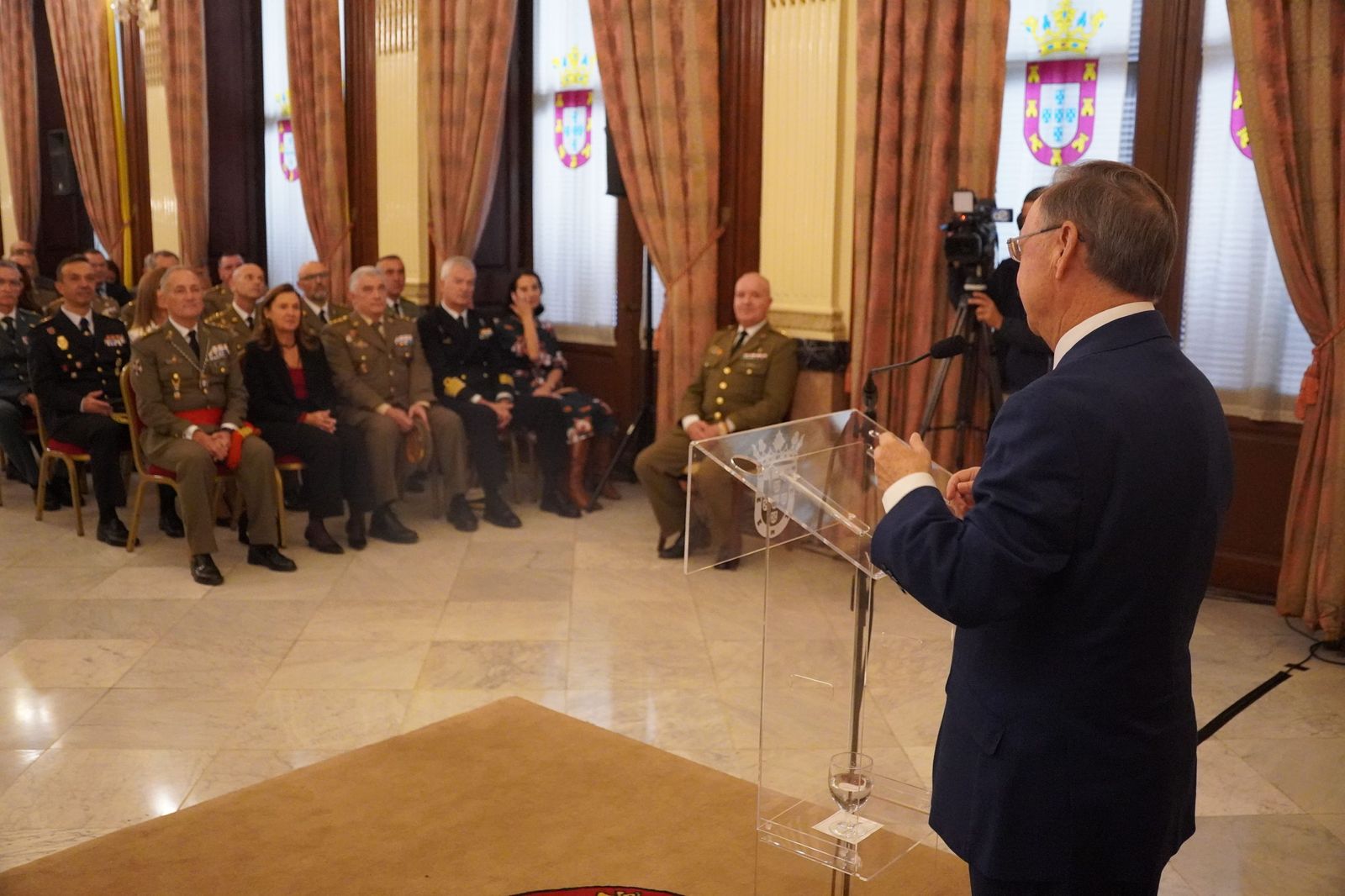 Así ha sido la imposición de la Medalla de Plata de la Ciudad a Caballería