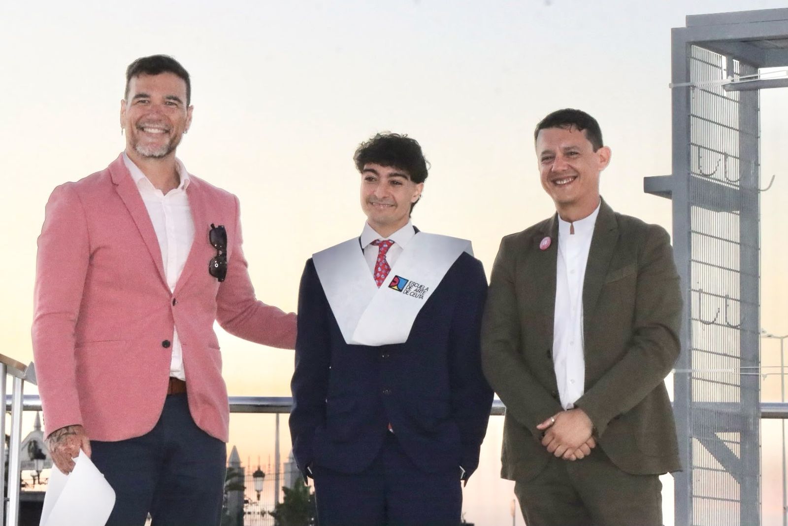 Los grupos de Bachillerato y de Gráfica Interactiva de la Escuela de Arte, graduados