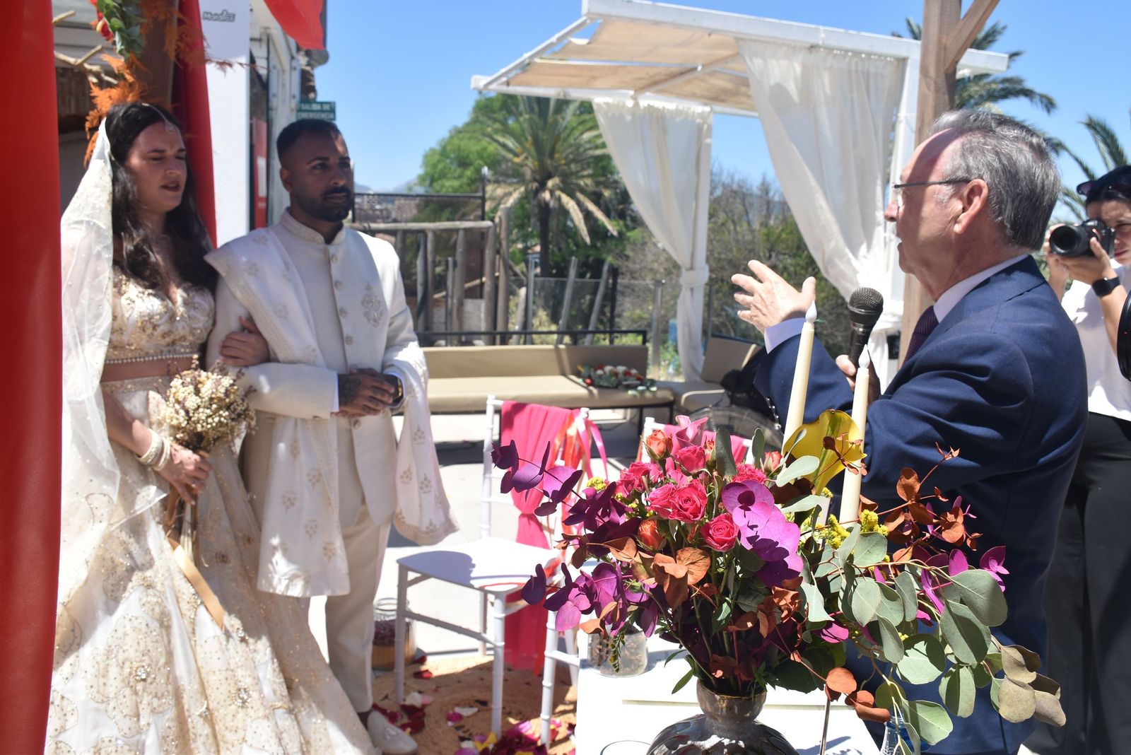 Direk y Rocío sellan su amor bajo el cielo de Ceuta