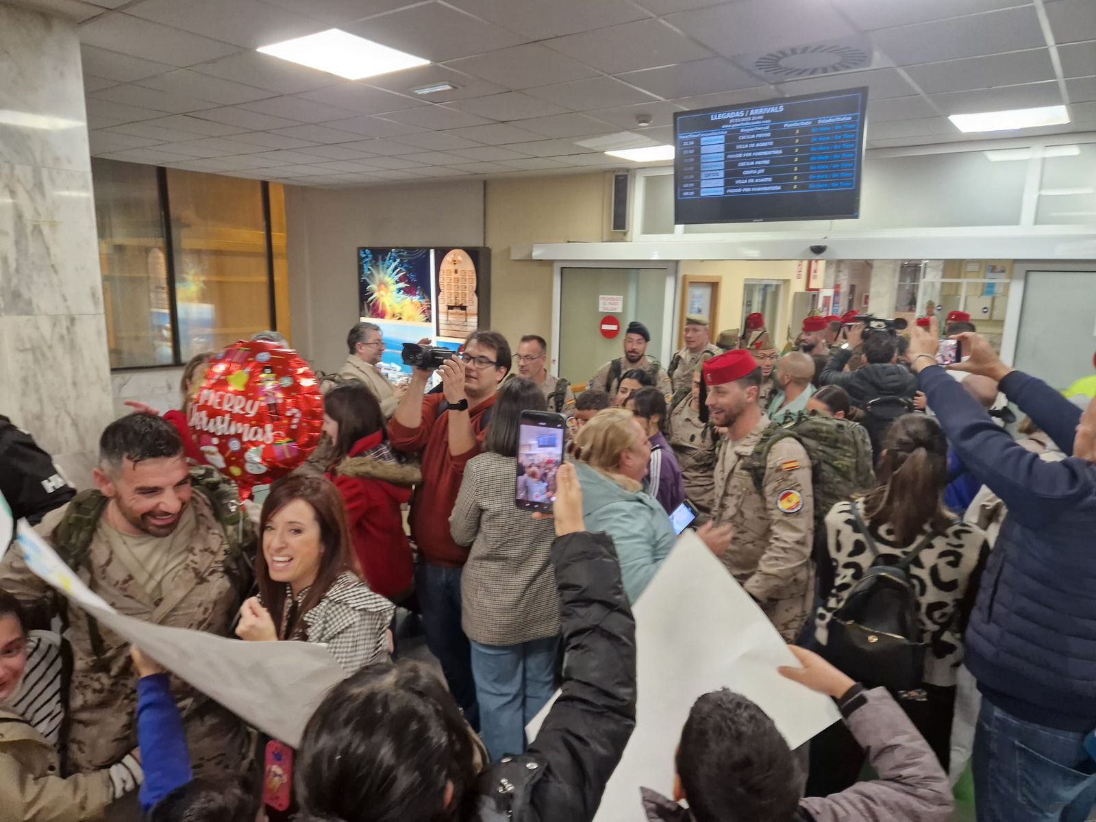 FOTOGALERÍA | De Irak a los brazos de su gente: fotogalería del regreso de la COMGECEU