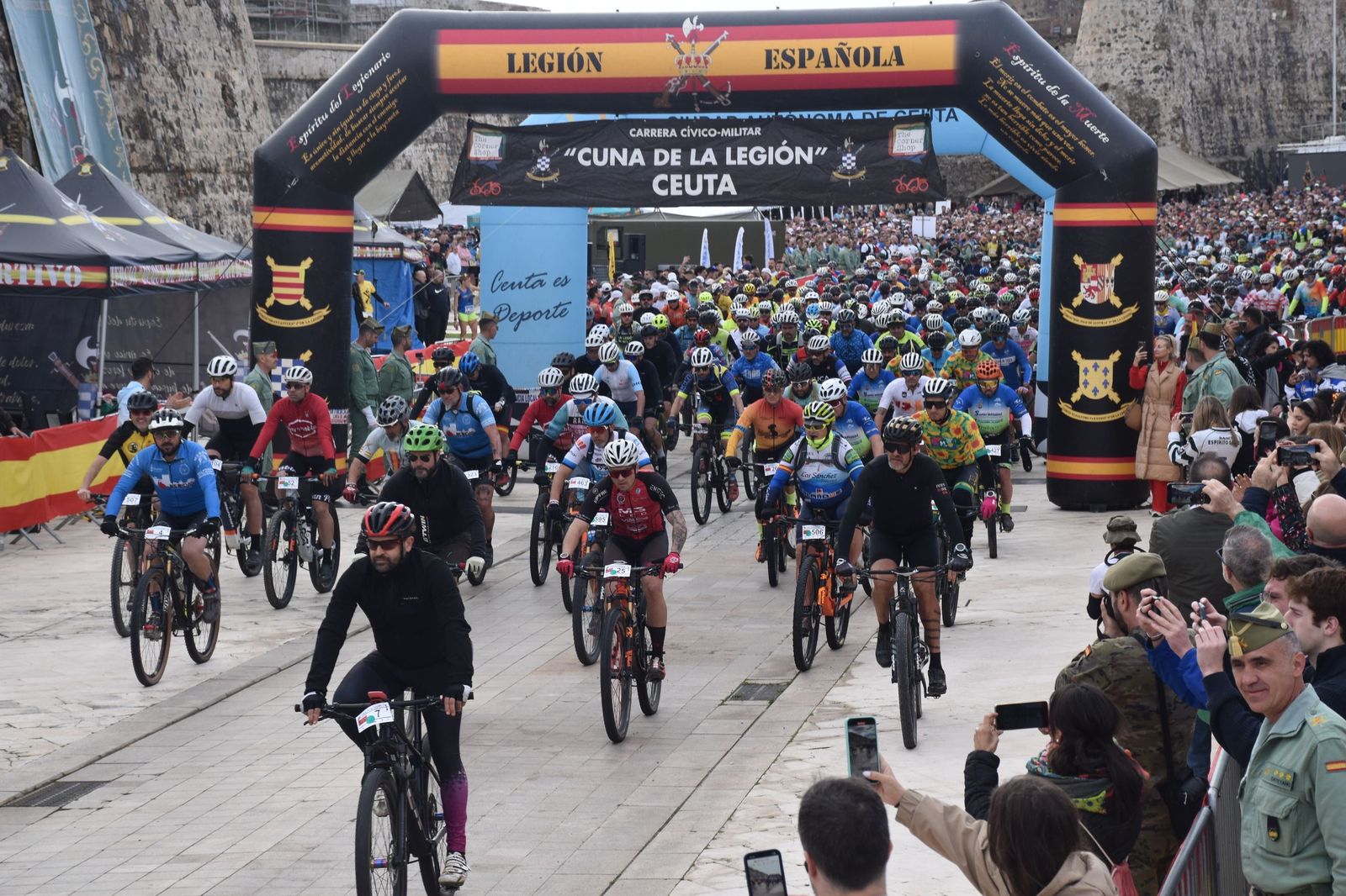 FOTOGALERÍA | Miles de corredores toman la salida en la X Cuna de la Legión: mira las imágenes
