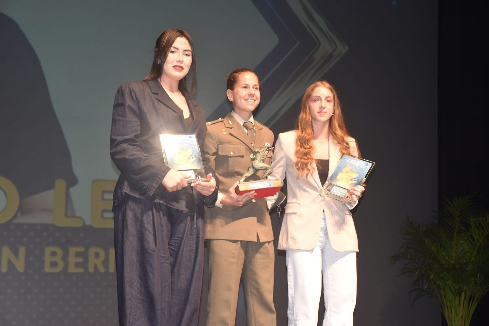 Ceuta ensalza el talento, esfuerzo y futuro de sus “héroes entre dos mares”