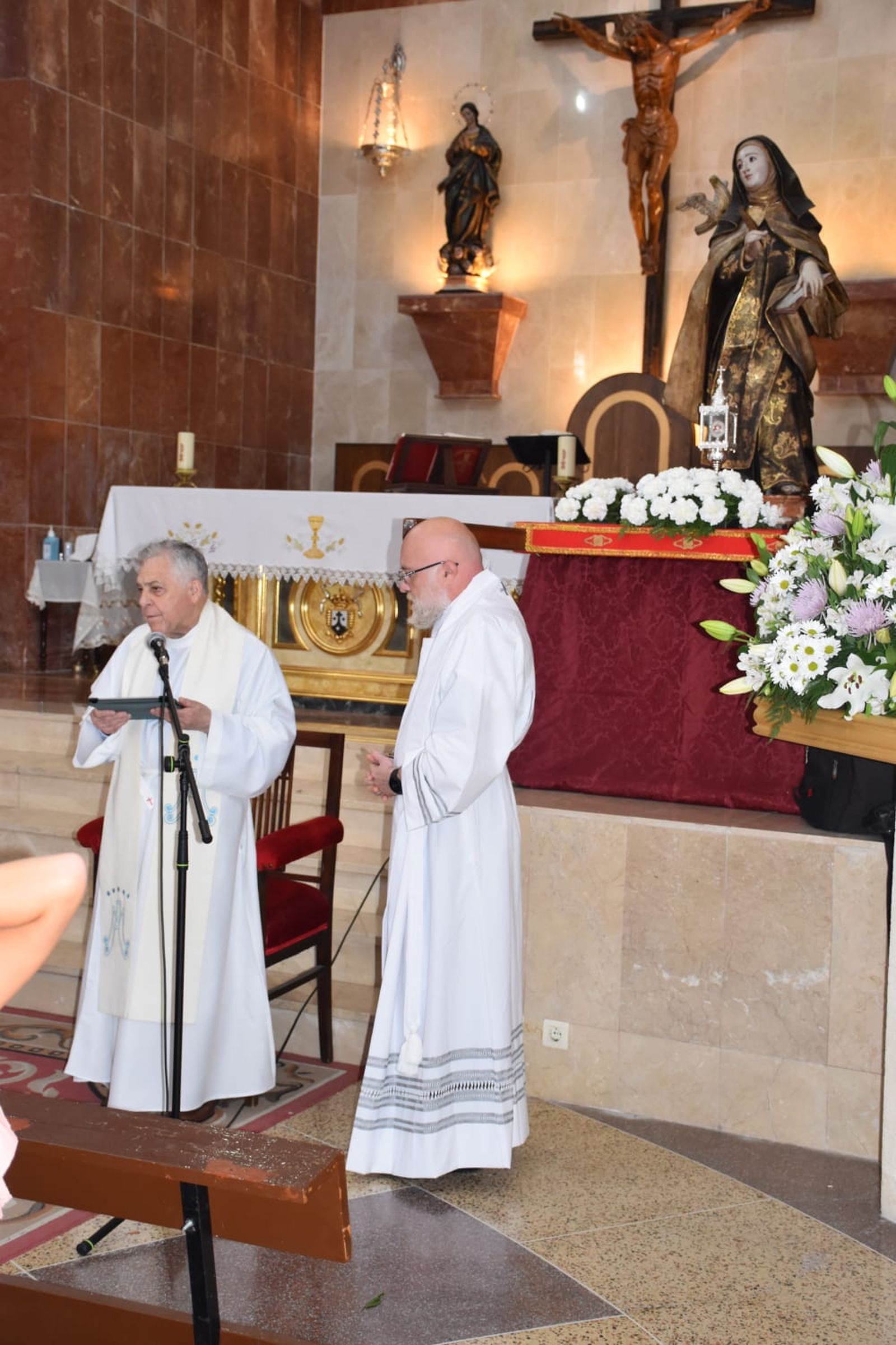 FOTOGALERÍA | Teresa recibe el Sacramento del Bautismo