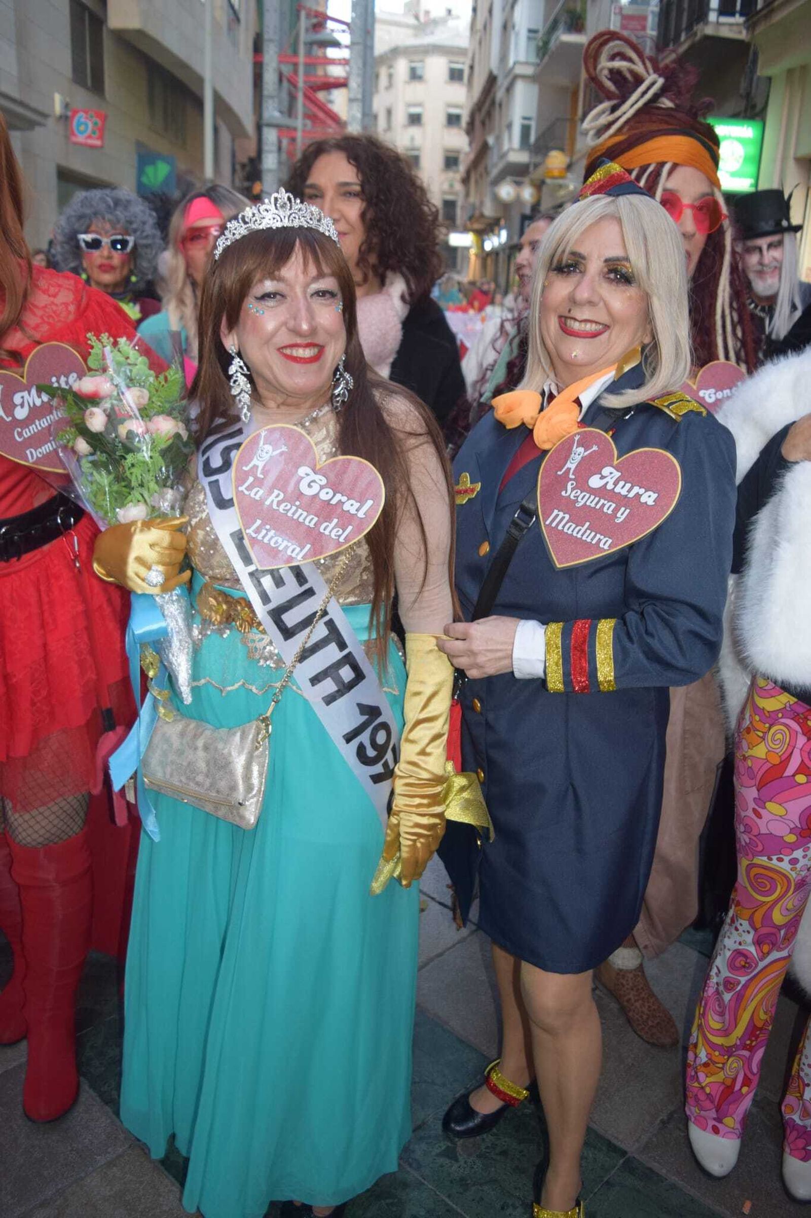 Los Popi enamoran a Ceuta con un pasacalles destinado a la búsqueda de su “media caballa”