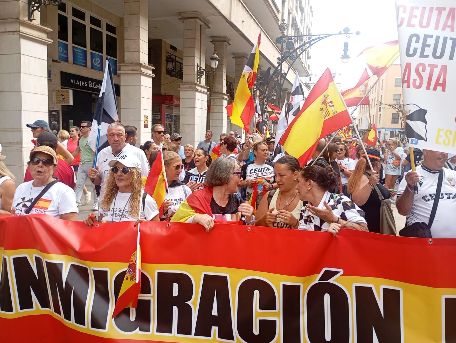Ceuta vuelve a echarse a las calles para recordar que "Un caballa nunca se rinde"