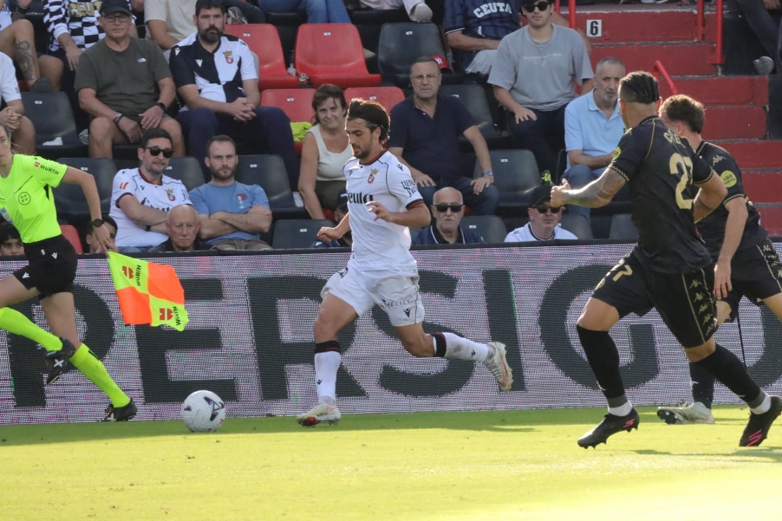 (1-2) Una AD Ceuta, espesa, pierde ante un buen Sabadell